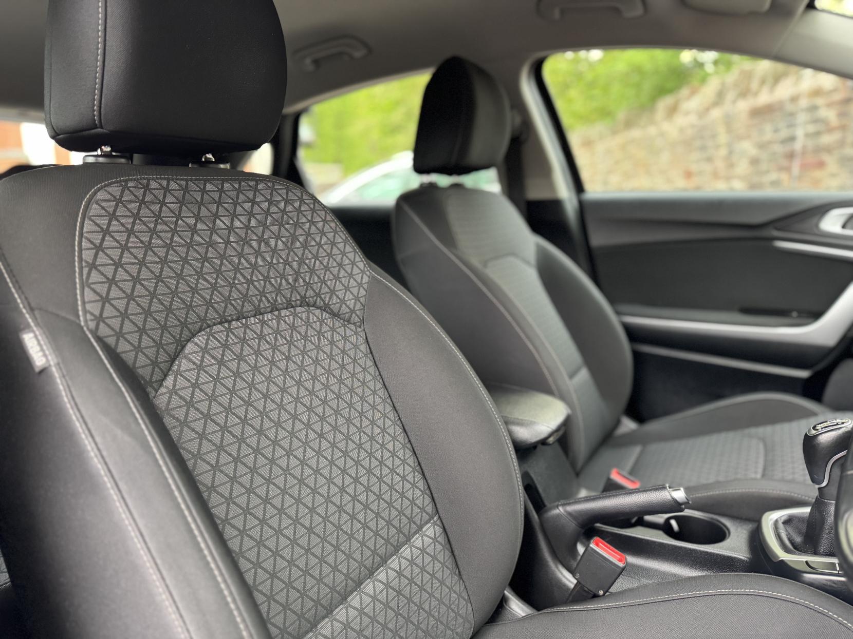 Kia Ceed 1.0 T-GDi 2 Hatchback 5dr Petrol Manual Euro 6 (s/s) (118 bhp)