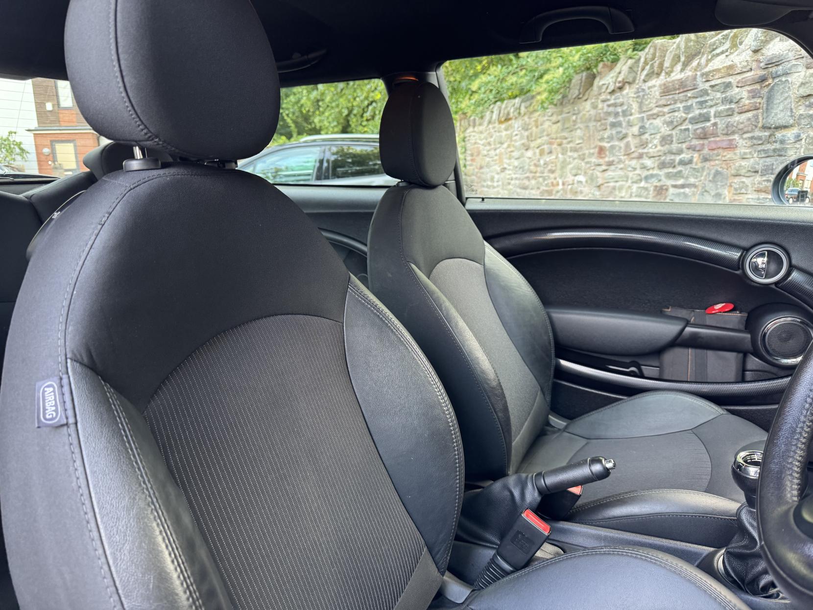 MINI Hatch 1.6 Cooper S Hatchback 3dr Petrol Manual Euro 5 (s/s) (184 ps)
