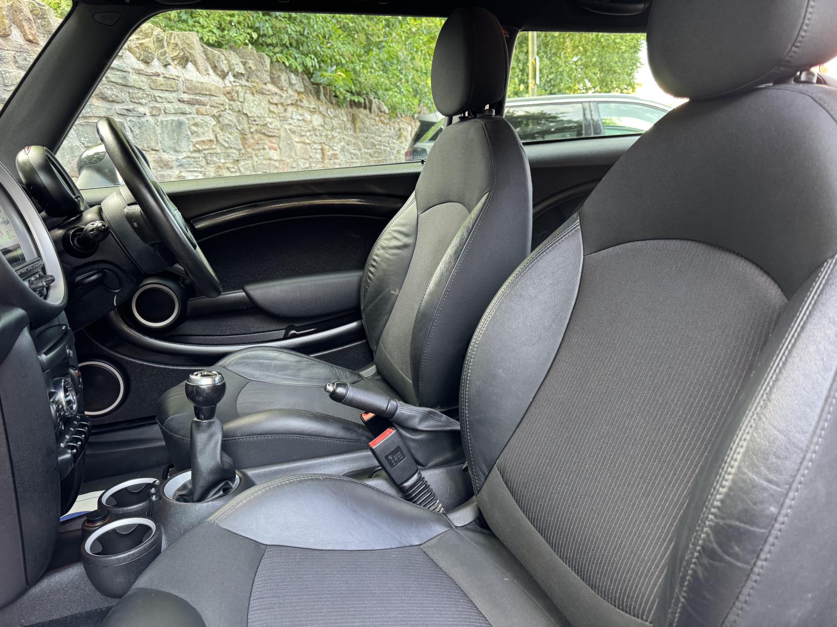 MINI Hatch 1.6 Cooper S Hatchback 3dr Petrol Manual Euro 5 (s/s) (184 ps)