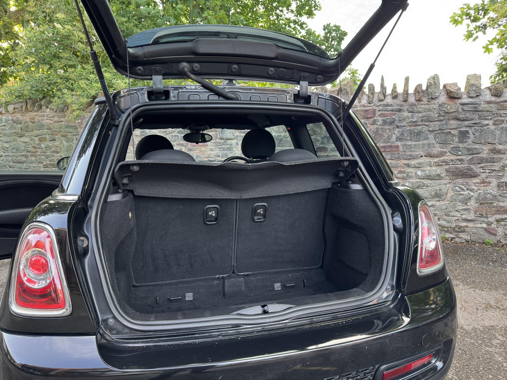 MINI Hatch 1.6 Cooper S Hatchback 3dr Petrol Manual Euro 5 (s/s) (184 ps)
