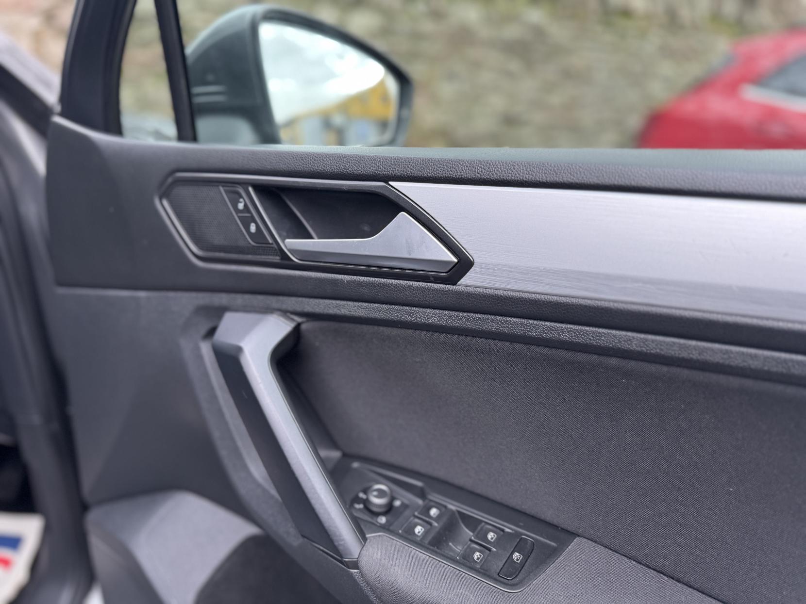 Volkswagen Tiguan 1.4 TSI SE Navigation SUV 5dr Petrol Manual Euro 6 (s/s) (125 ps)