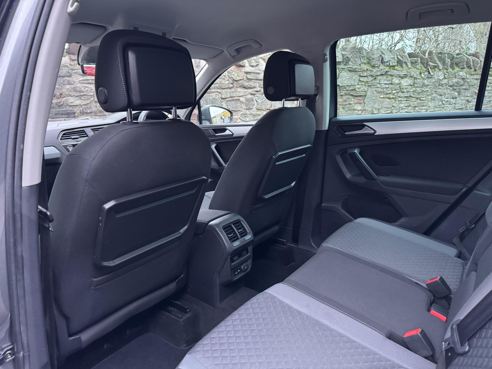 Volkswagen Tiguan 1.4 TSI SE Navigation SUV 5dr Petrol Manual Euro 6 (s/s) (125 ps)