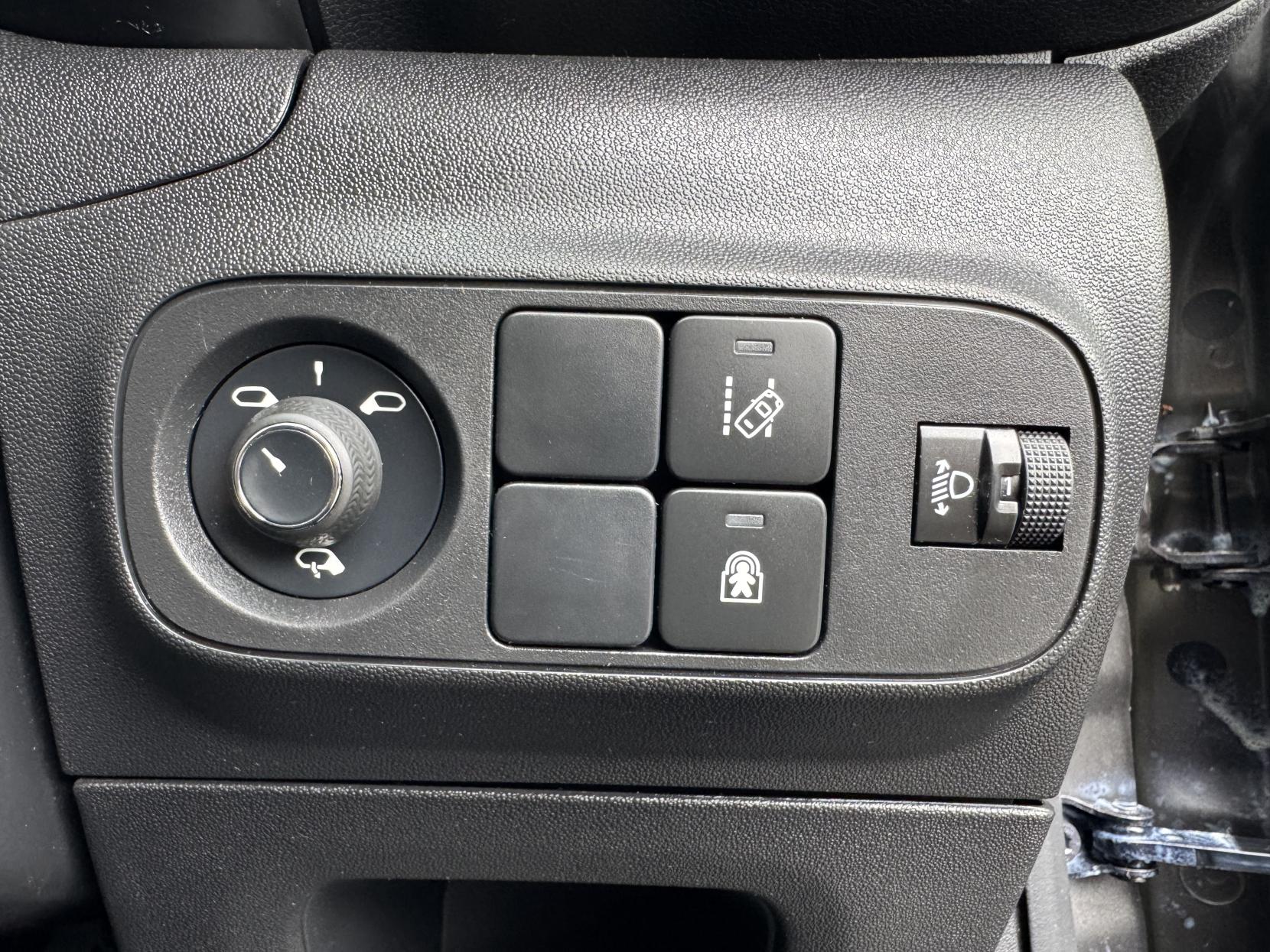 Citroen C3 1.2 PureTech Flair Hatchback 5dr Petrol Manual Euro 6 (s/s) (82 ps)