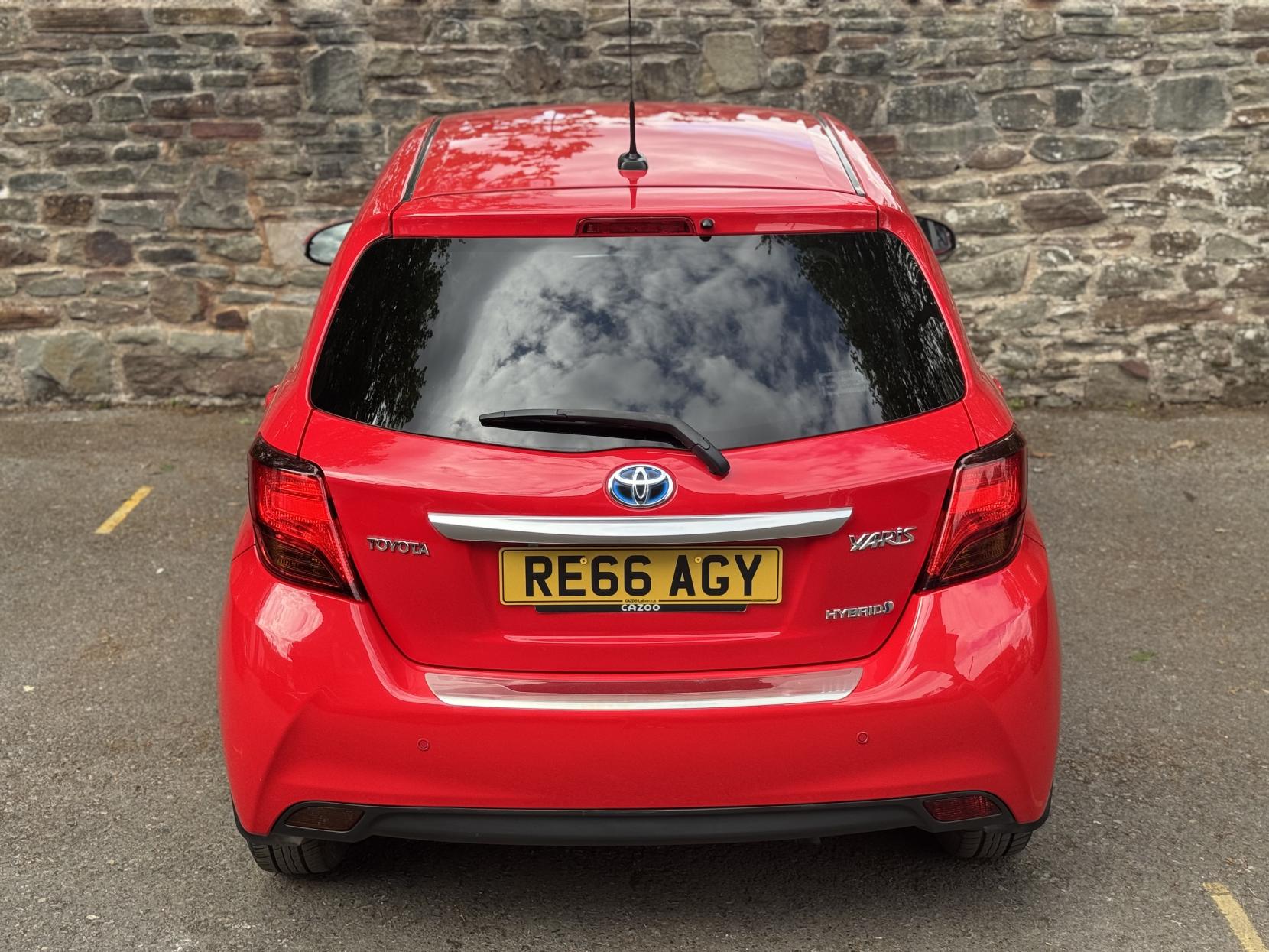 Toyota Yaris 1.5 VVT-h Icon Hatchback 5dr Petrol Hybrid E-CVT Euro 6 (Safety Sense) (101 ps)