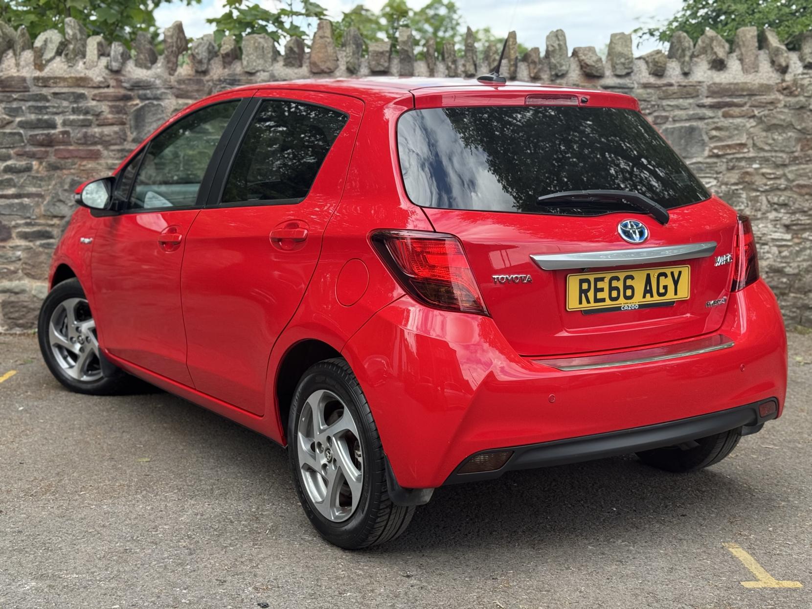Toyota Yaris 1.5 VVT-h Icon Hatchback 5dr Petrol Hybrid E-CVT Euro 6 (Safety Sense) (101 ps)