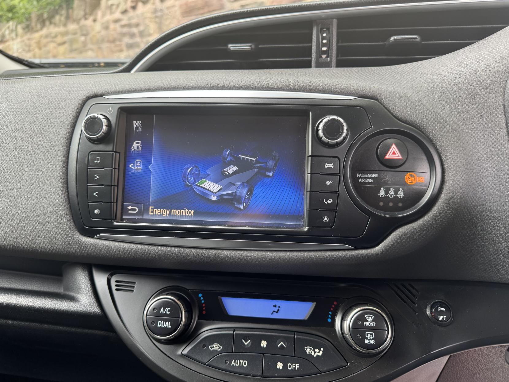 Toyota Yaris 1.5 VVT-h Icon Hatchback 5dr Petrol Hybrid E-CVT Euro 6 (Safety Sense) (101 ps)