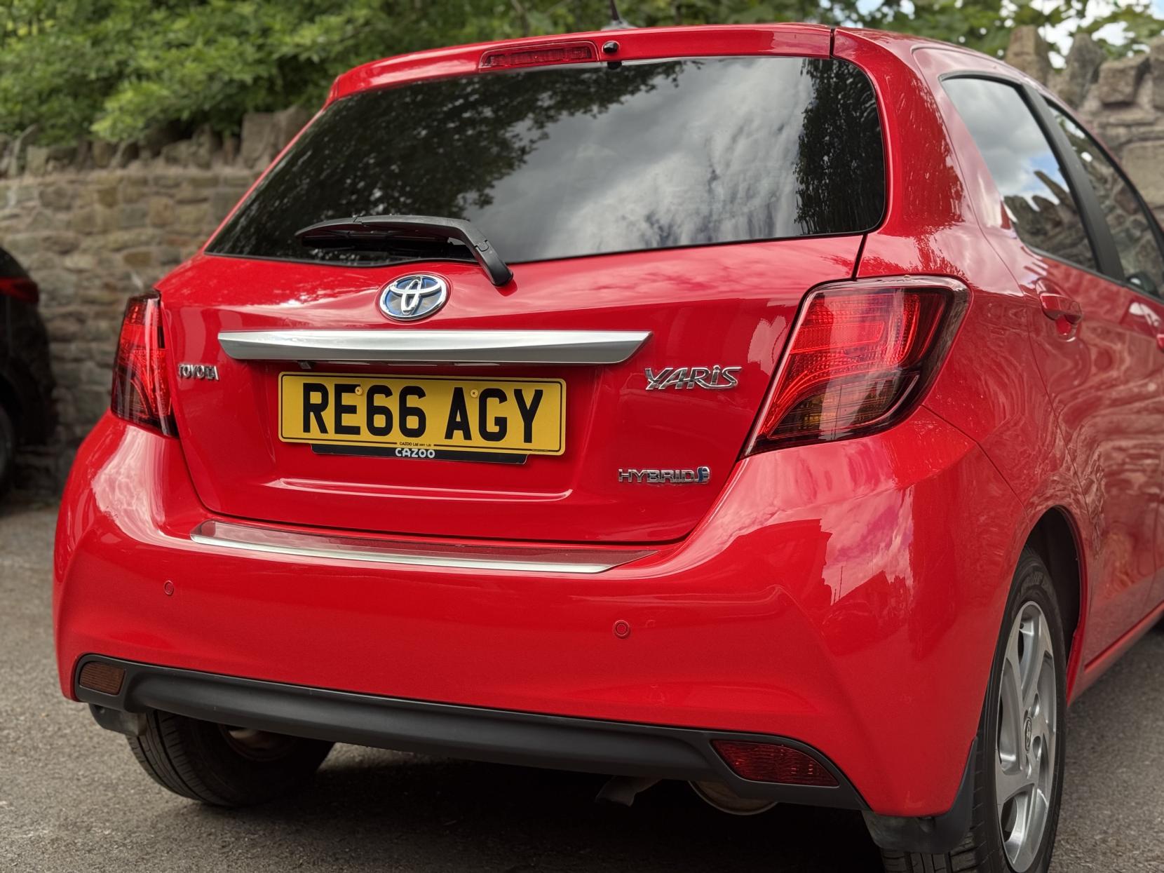 Toyota Yaris 1.5 VVT-h Icon Hatchback 5dr Petrol Hybrid E-CVT Euro 6 (Safety Sense) (101 ps)