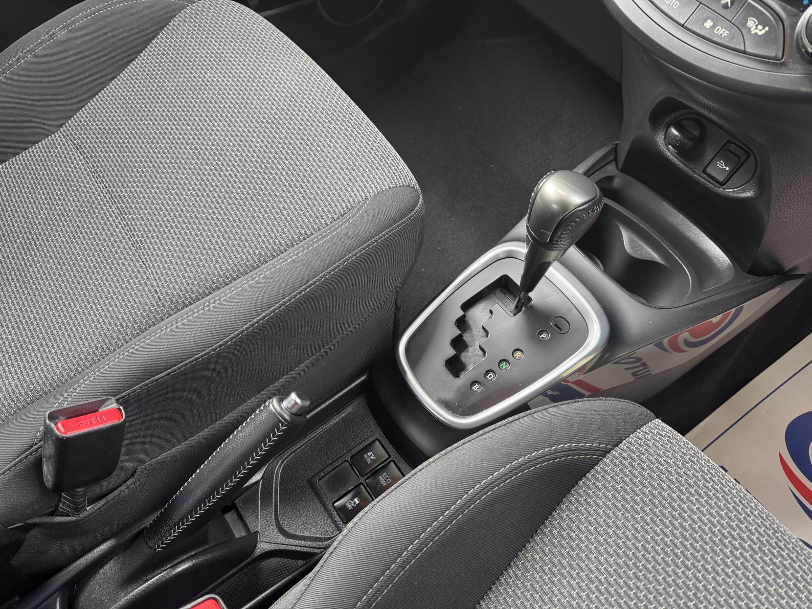 Toyota Yaris 1.5 VVT-h Icon Hatchback 5dr Petrol Hybrid E-CVT Euro 6 (Safety Sense) (101 ps)