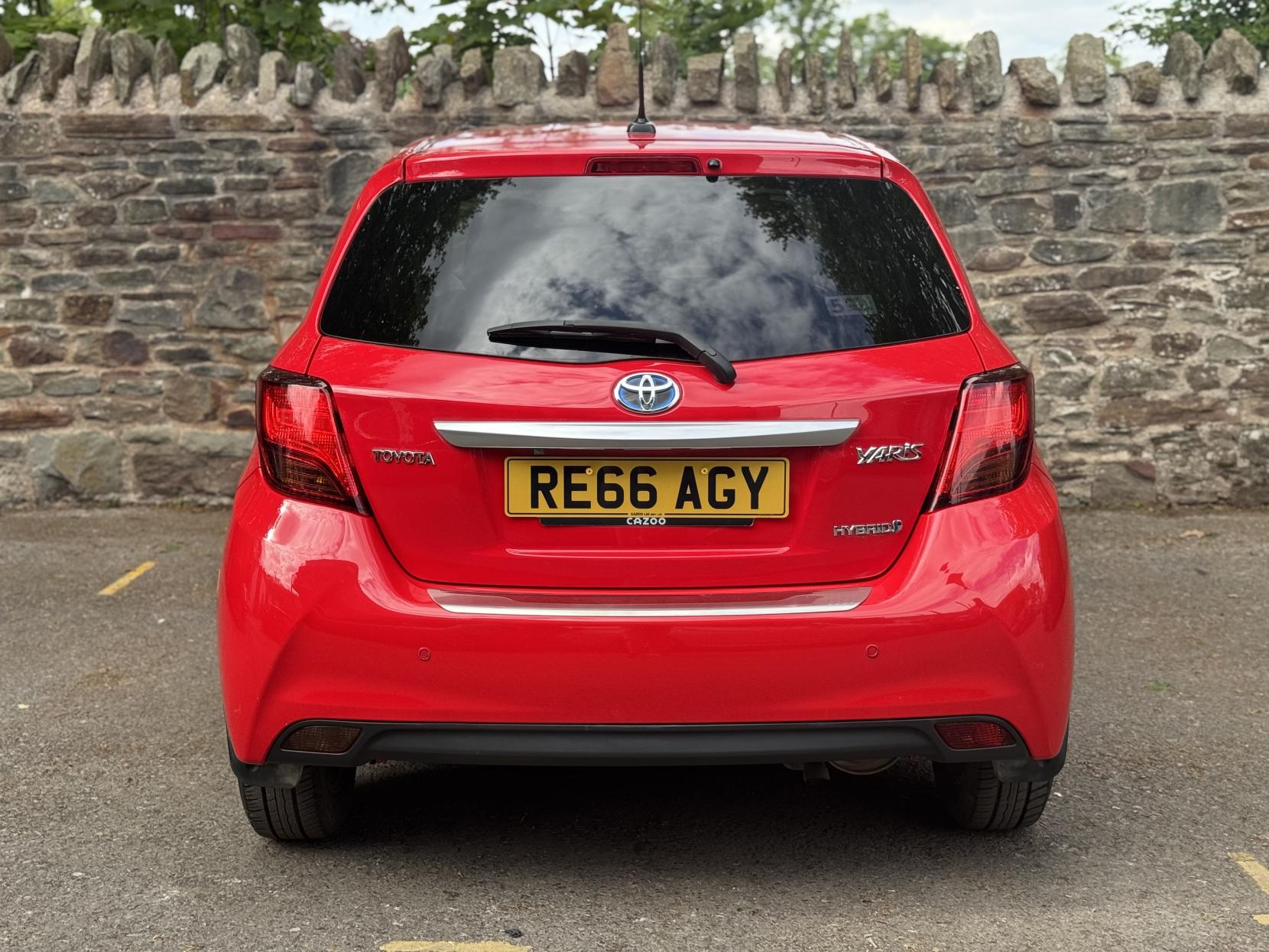Toyota Yaris 1.5 VVT-h Icon Hatchback 5dr Petrol Hybrid E-CVT Euro 6 (Safety Sense) (101 ps)