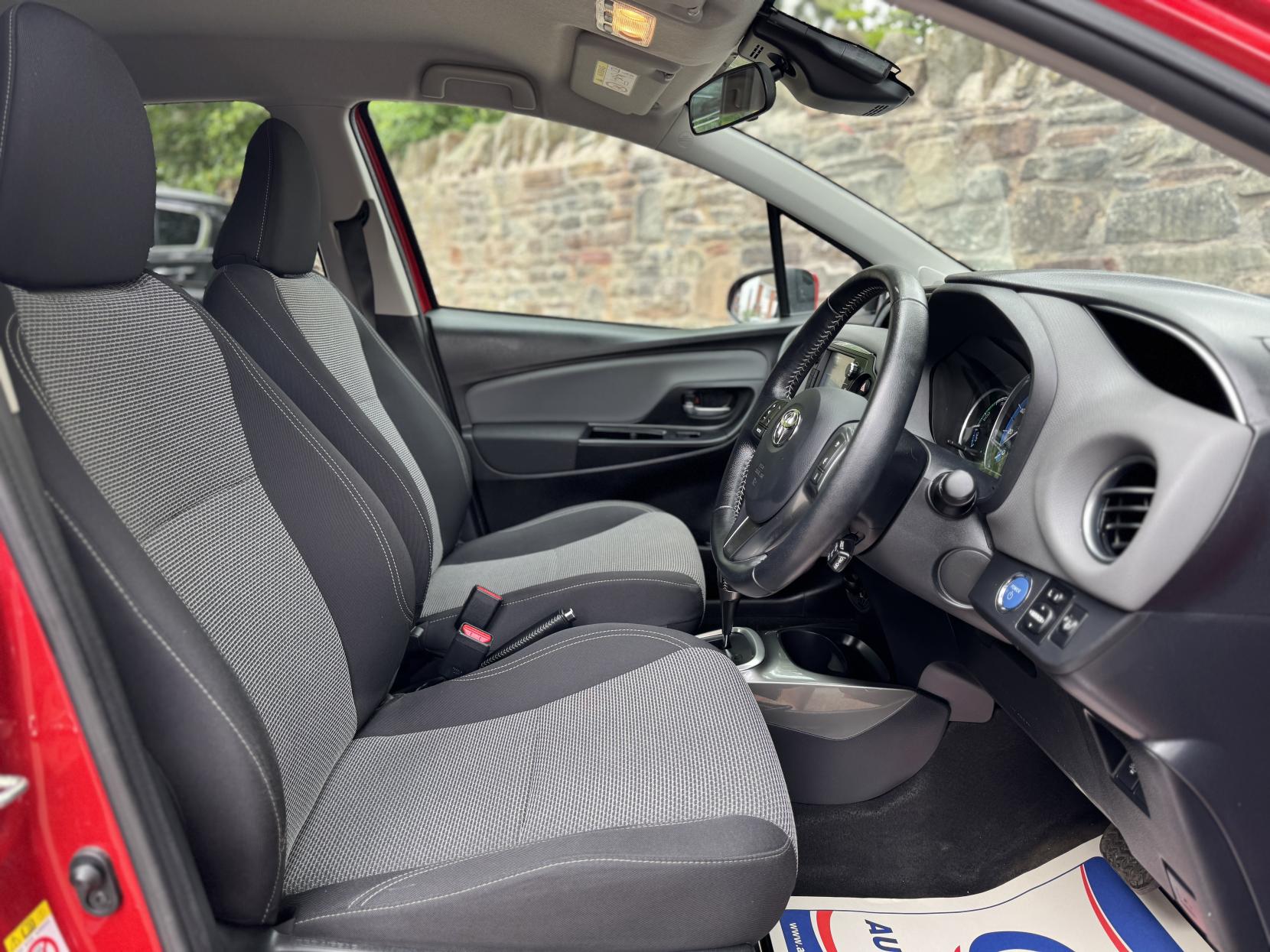 Toyota Yaris 1.5 VVT-h Icon Hatchback 5dr Petrol Hybrid E-CVT Euro 6 (Safety Sense) (101 ps)