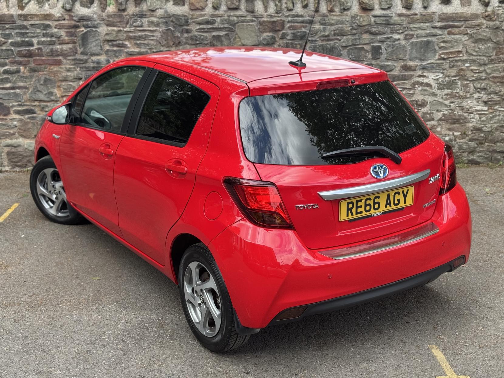 Toyota Yaris 1.5 VVT-h Icon Hatchback 5dr Petrol Hybrid E-CVT Euro 6 (Safety Sense) (101 ps)
