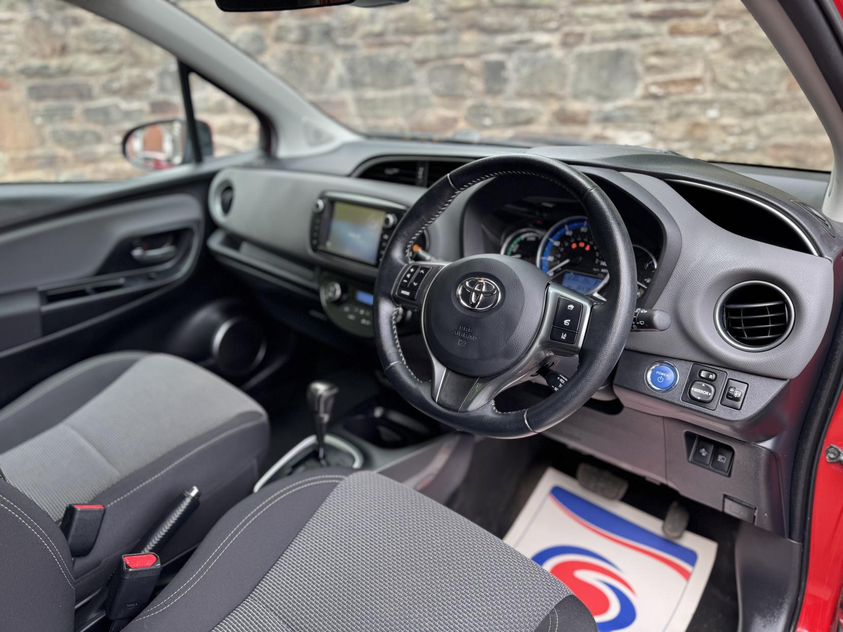 Toyota Yaris 1.5 VVT-h Icon Hatchback 5dr Petrol Hybrid E-CVT Euro 6 (Safety Sense) (101 ps)