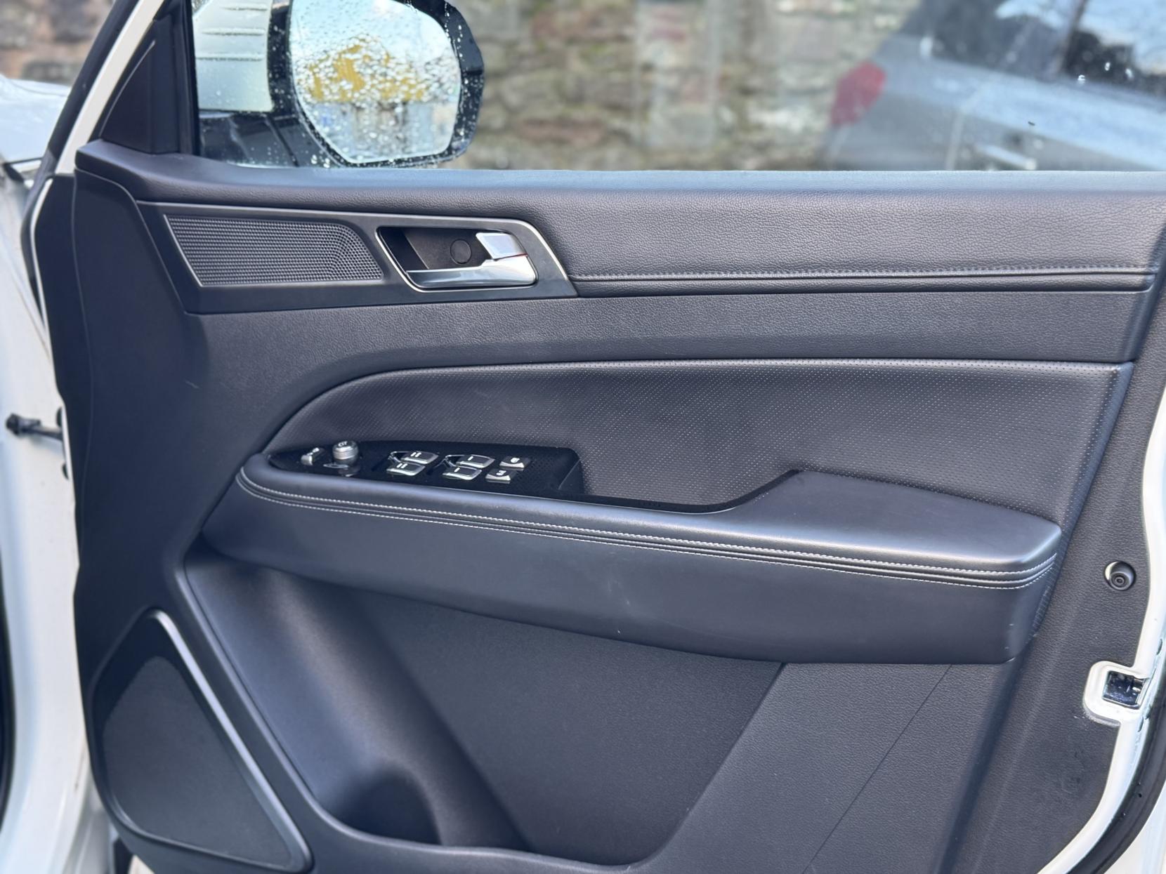 SsangYong Rexton 2.2D Ultimate SUV 5dr Diesel T-Tronic 4WD Euro 6 (181 ps)