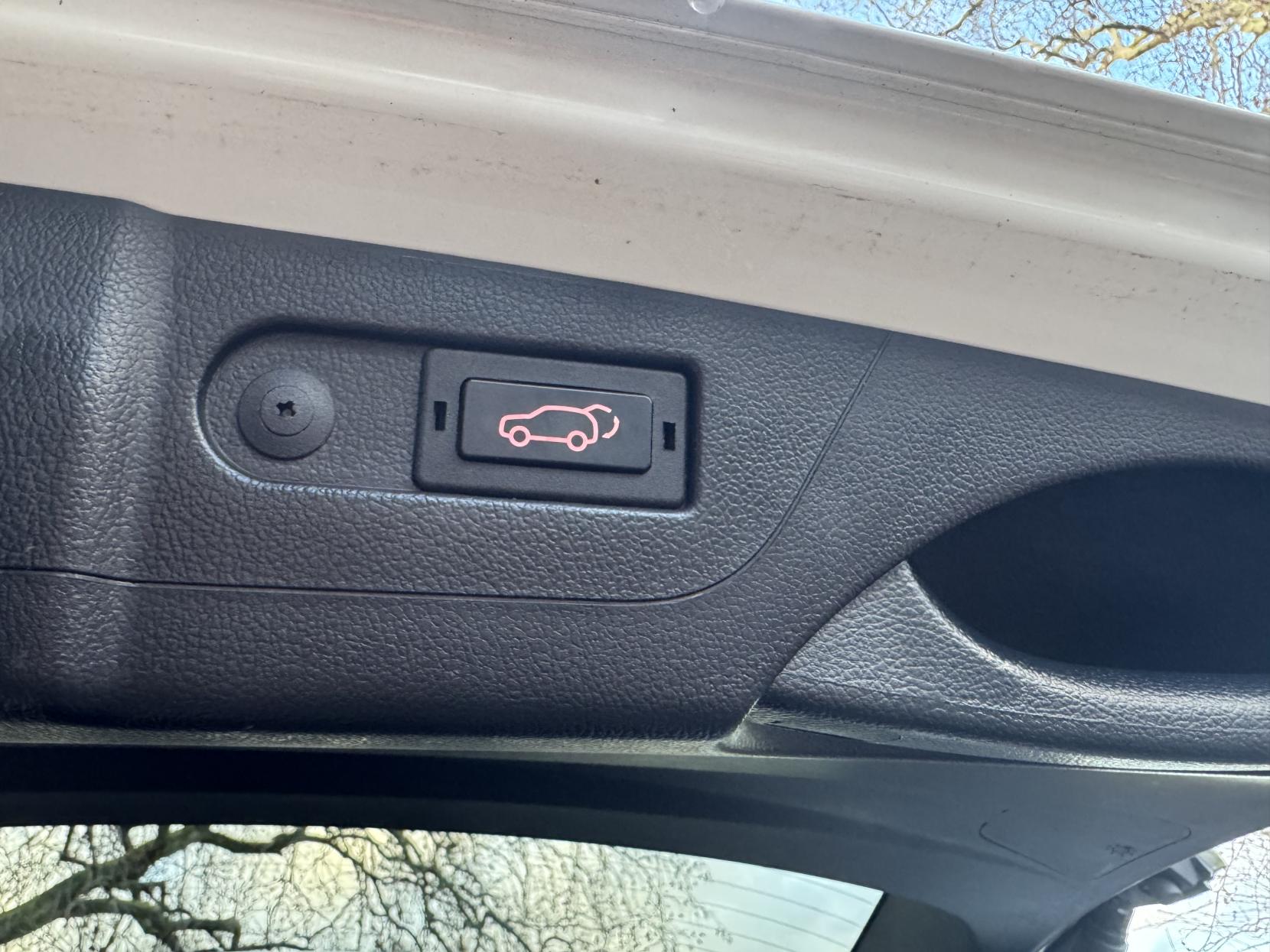 SsangYong Rexton 2.2D Ultimate SUV 5dr Diesel T-Tronic 4WD Euro 6 (181 ps)