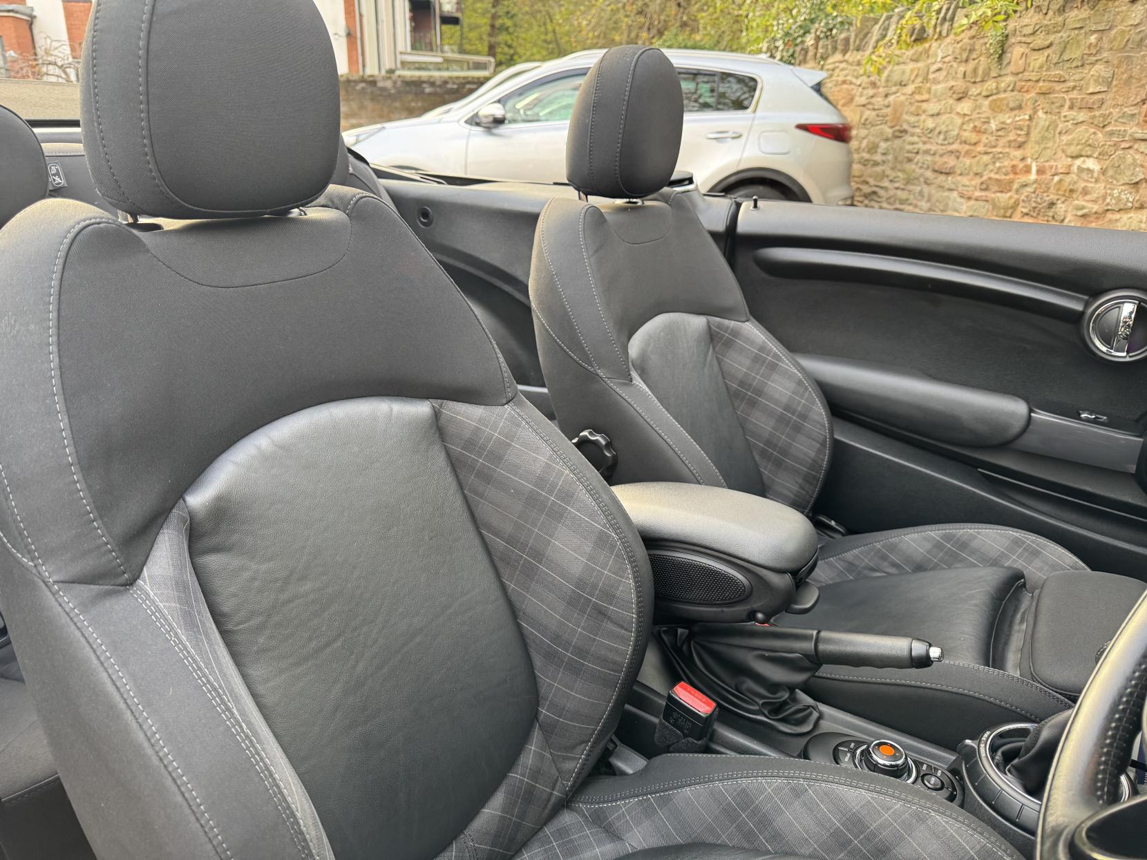 MINI Convertible 1.5 Cooper Convertible 2dr Petrol Auto Euro 6 (s/s) (136 ps)