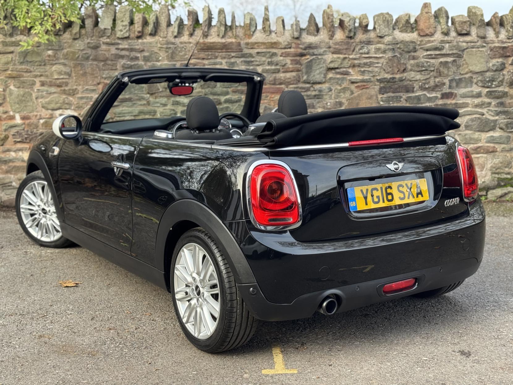 MINI Convertible 1.5 Cooper Convertible 2dr Petrol Auto Euro 6 (s/s) (136 ps)