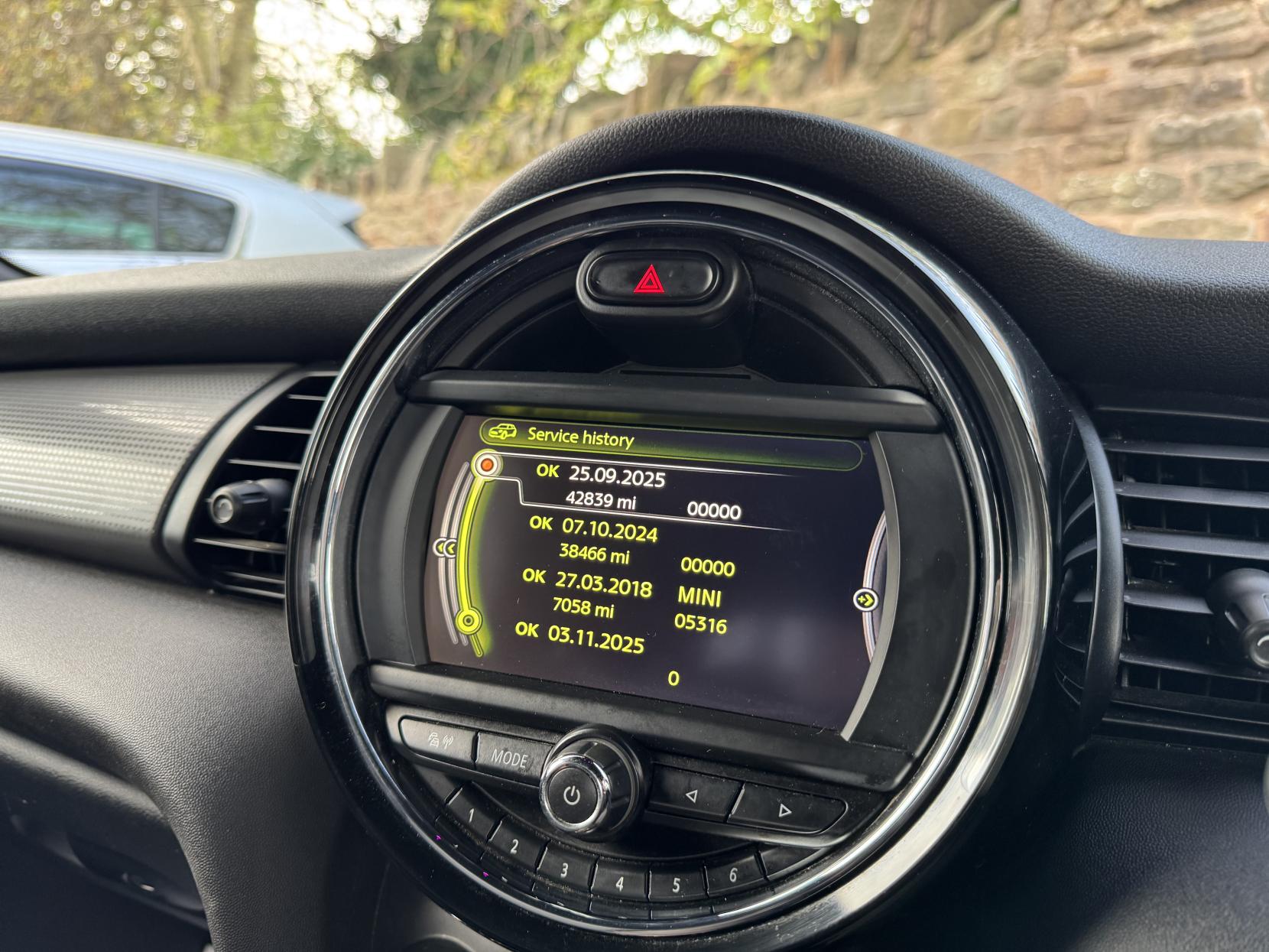 MINI Convertible 1.5 Cooper Convertible 2dr Petrol Auto Euro 6 (s/s) (136 ps)