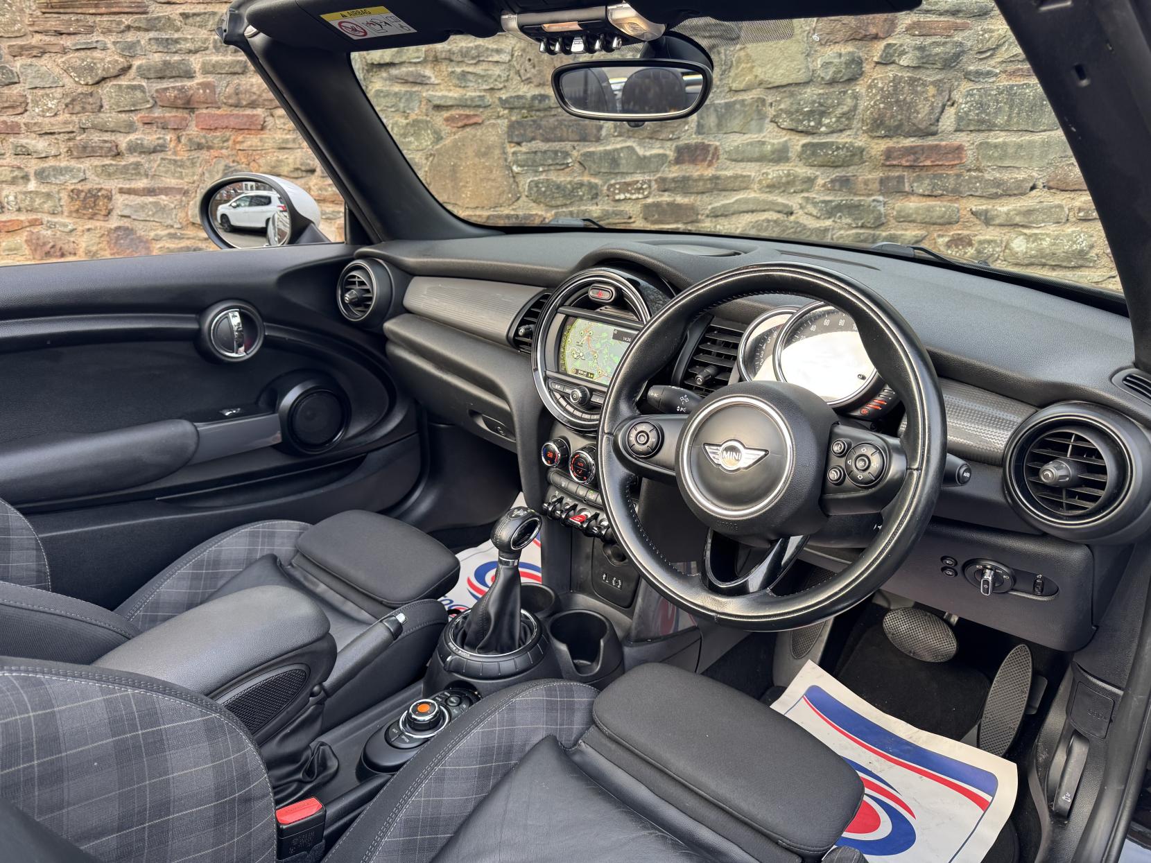 MINI Convertible 1.5 Cooper Convertible 2dr Petrol Auto Euro 6 (s/s) (136 ps)