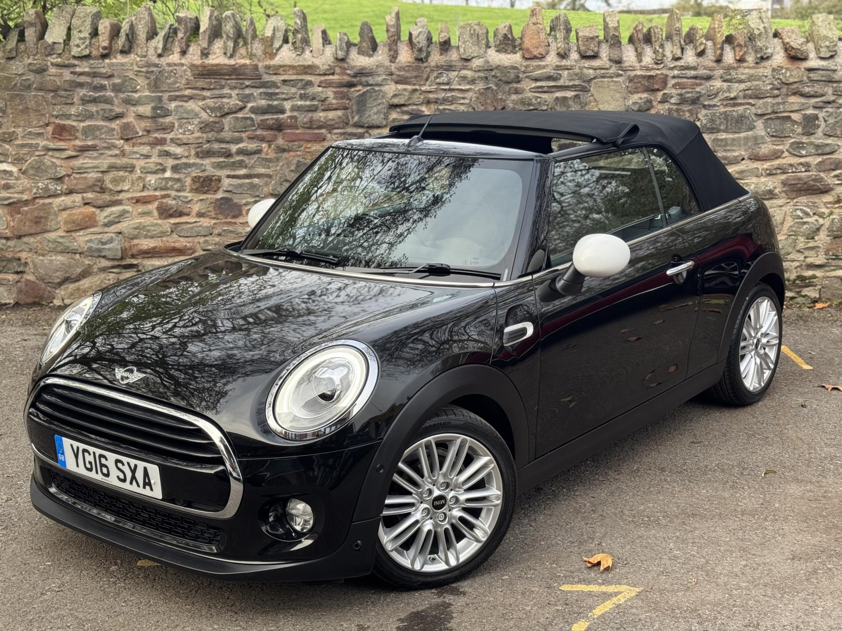 MINI Convertible 1.5 Cooper Convertible 2dr Petrol Auto Euro 6 (s/s) (136 ps)
