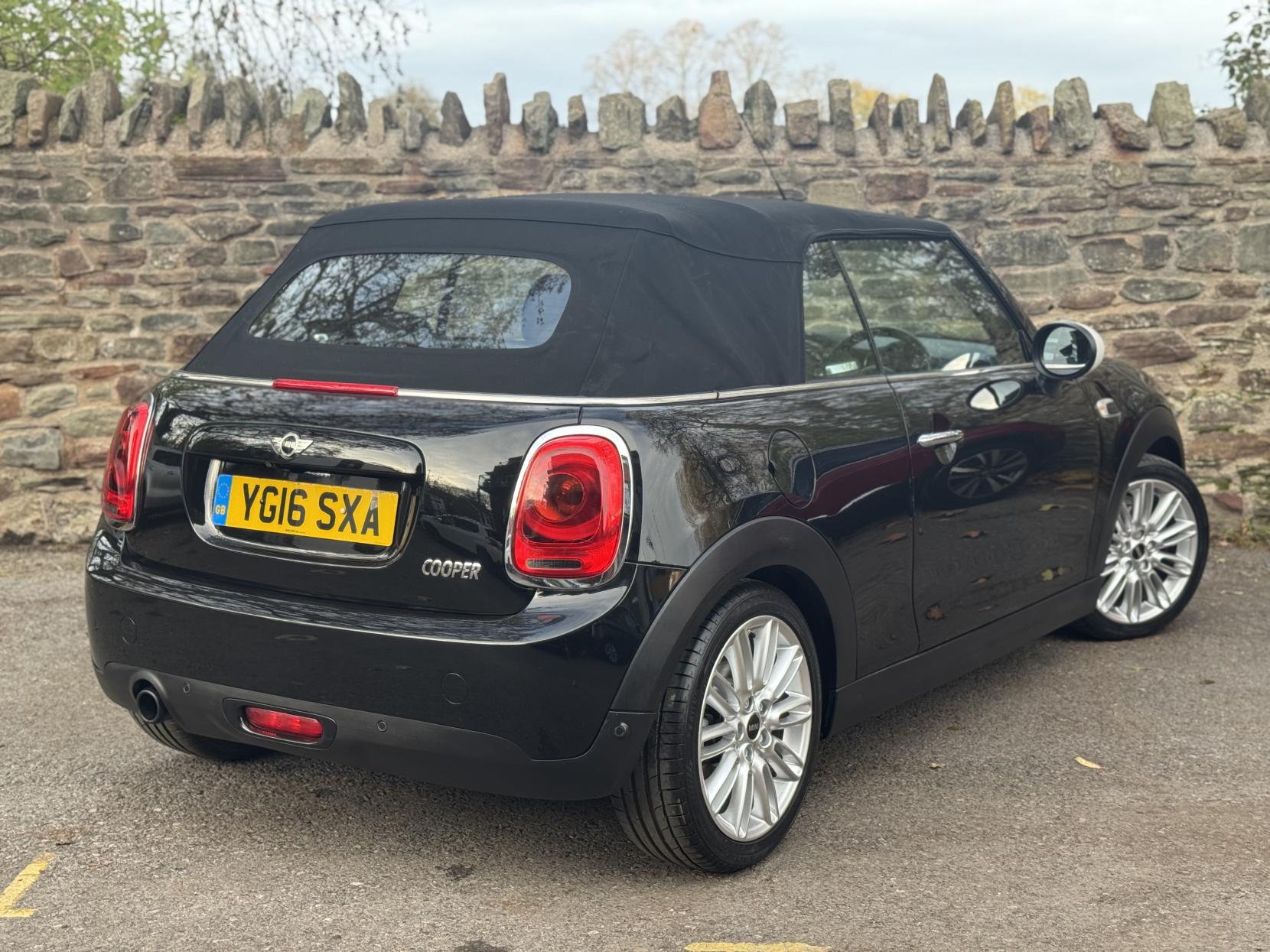 MINI Convertible 1.5 Cooper Convertible 2dr Petrol Auto Euro 6 (s/s) (136 ps)