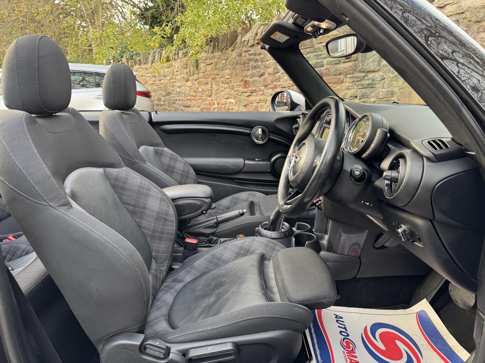 MINI Convertible 1.5 Cooper Convertible 2dr Petrol Auto Euro 6 (s/s) (136 ps)