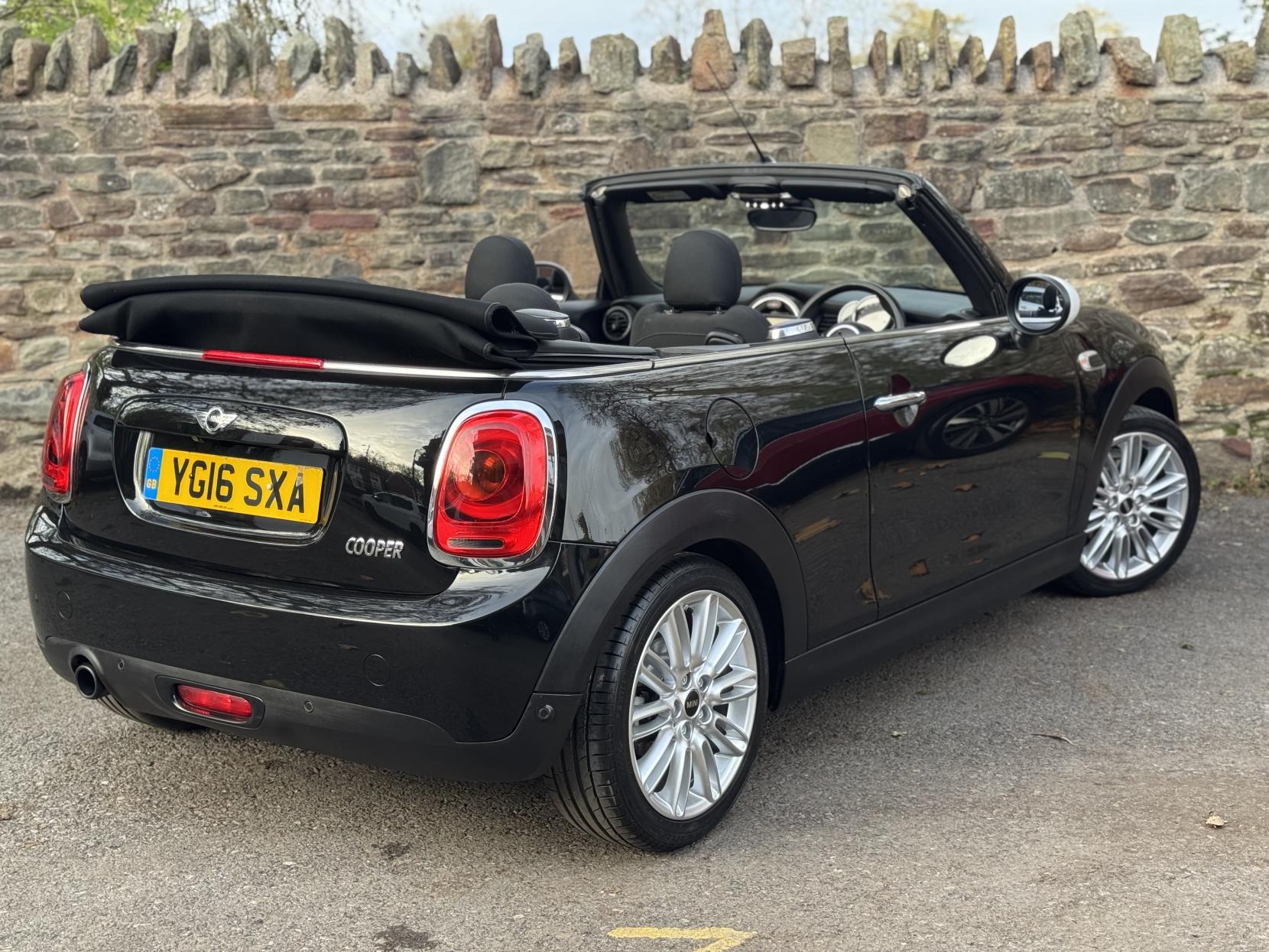 MINI Convertible 1.5 Cooper Convertible 2dr Petrol Auto Euro 6 (s/s) (136 ps)