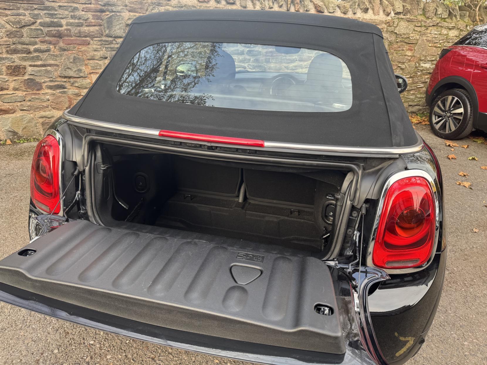 MINI Convertible 1.5 Cooper Convertible 2dr Petrol Auto Euro 6 (s/s) (136 ps)