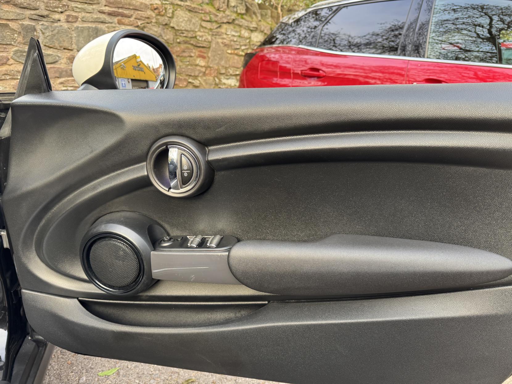 MINI Convertible 1.5 Cooper Convertible 2dr Petrol Auto Euro 6 (s/s) (136 ps)