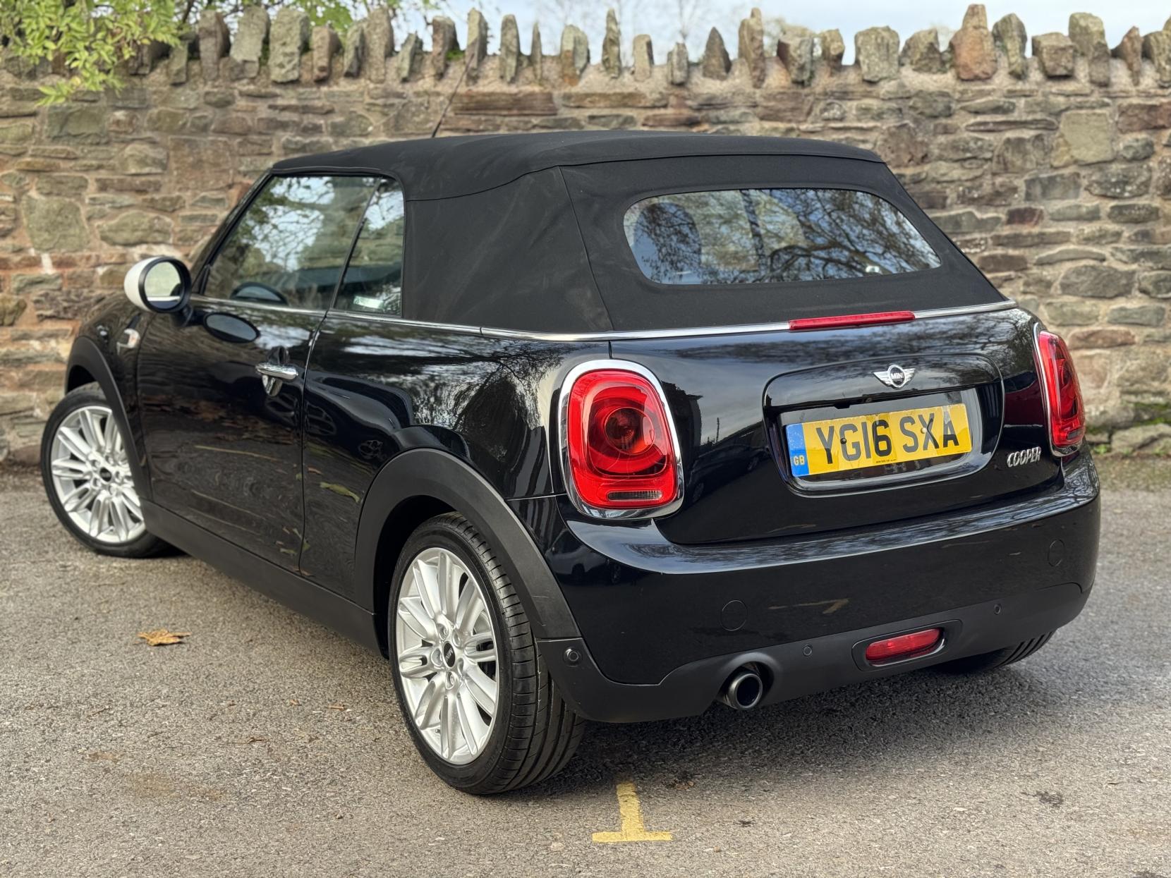 MINI Convertible 1.5 Cooper Convertible 2dr Petrol Auto Euro 6 (s/s) (136 ps)
