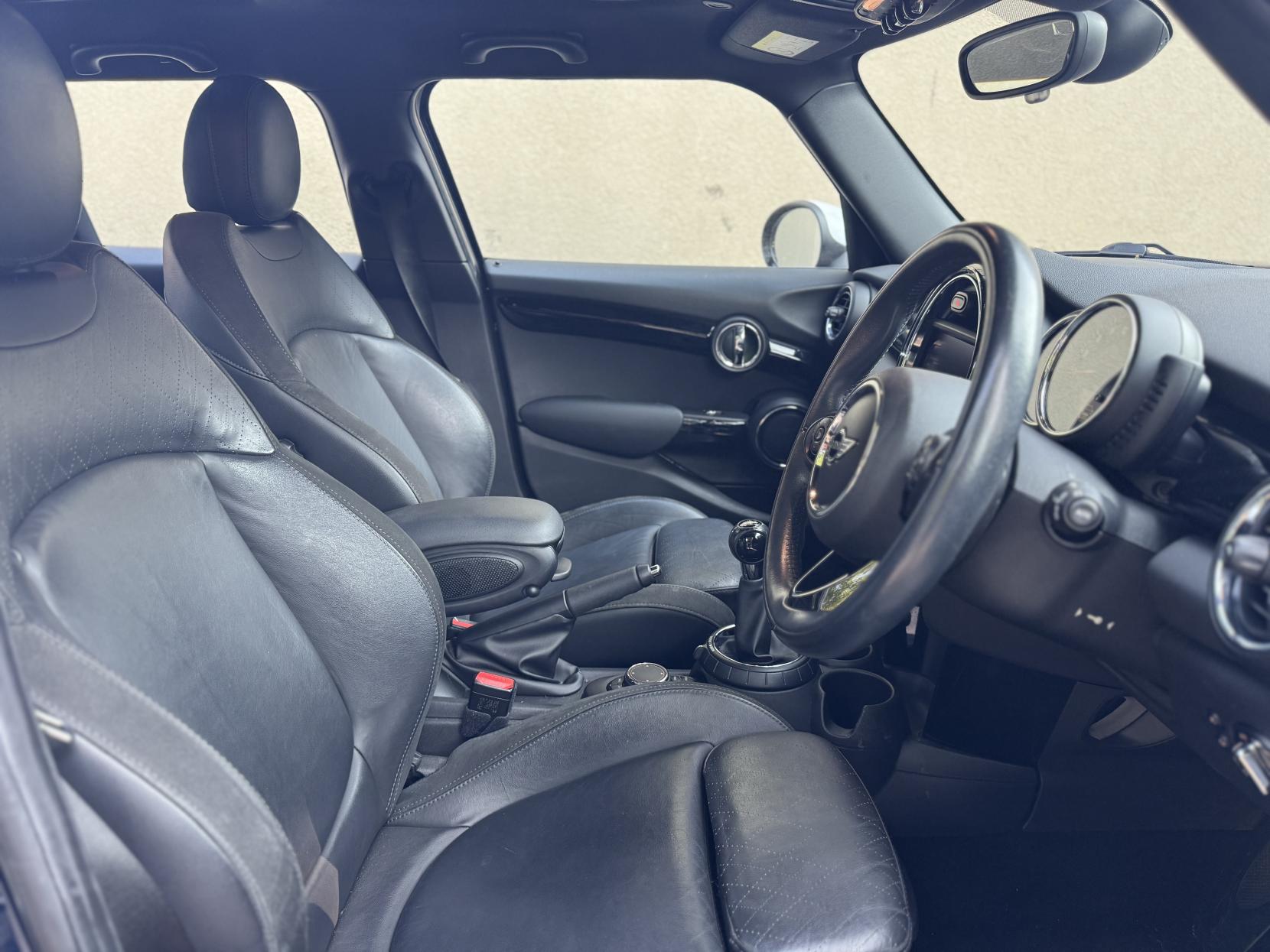 MINI Hatch 2.0 Cooper SD Hatchback 5dr Diesel Manual Euro 6 (s/s) (170 ps)