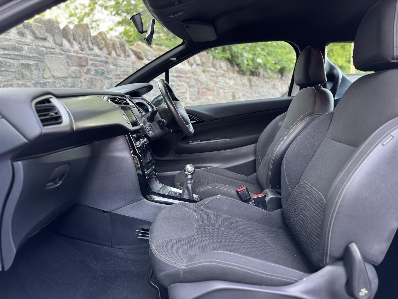 DS AUTOMOBILES DS 3 1.2 PureTech Chic Hatchback 3dr Petrol Manual Euro 6 (82 ps)