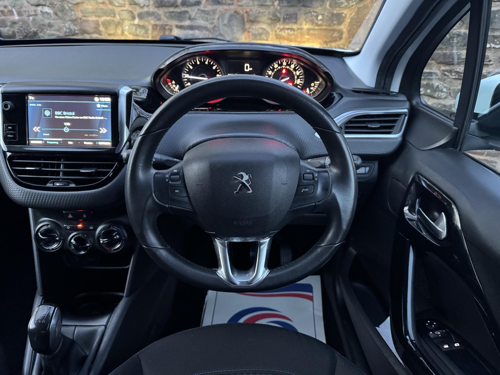 Peugeot 208 1.2 PureTech Signature Hatchback 5dr Petrol Manual Euro 6 (s/s) (82 ps)