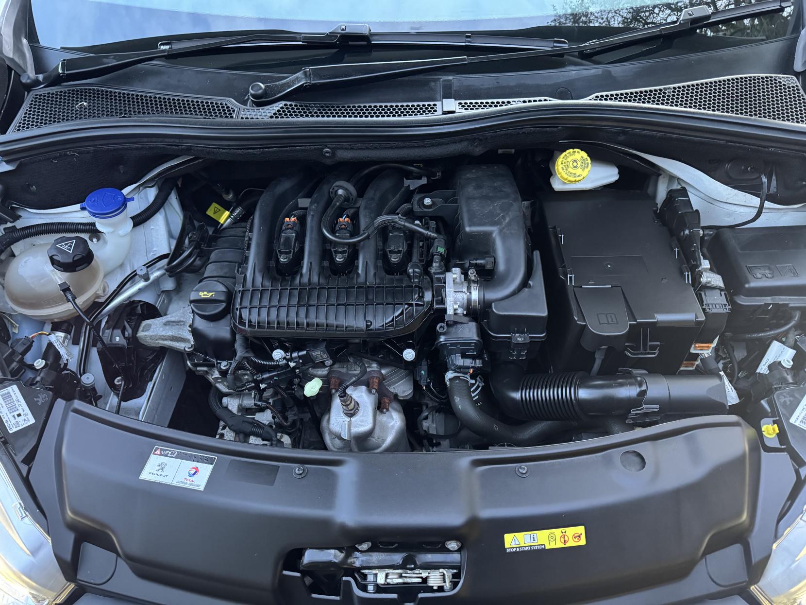 Peugeot 208 1.2 PureTech Signature Hatchback 5dr Petrol Manual Euro 6 (s/s) (82 ps)
