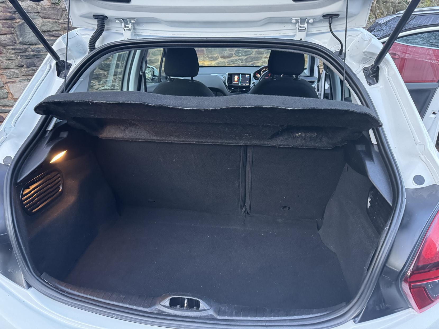 Peugeot 208 1.2 PureTech Signature Hatchback 5dr Petrol Manual Euro 6 (s/s) (82 ps)