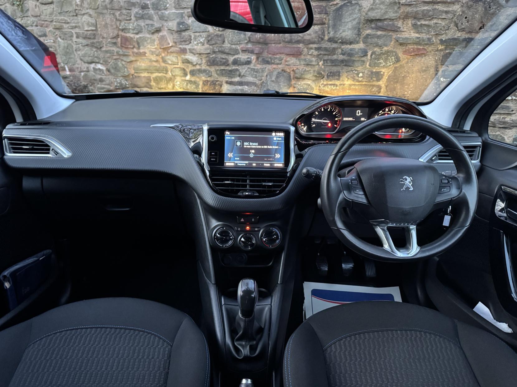 Peugeot 208 1.2 PureTech Signature Hatchback 5dr Petrol Manual Euro 6 (s/s) (82 ps)