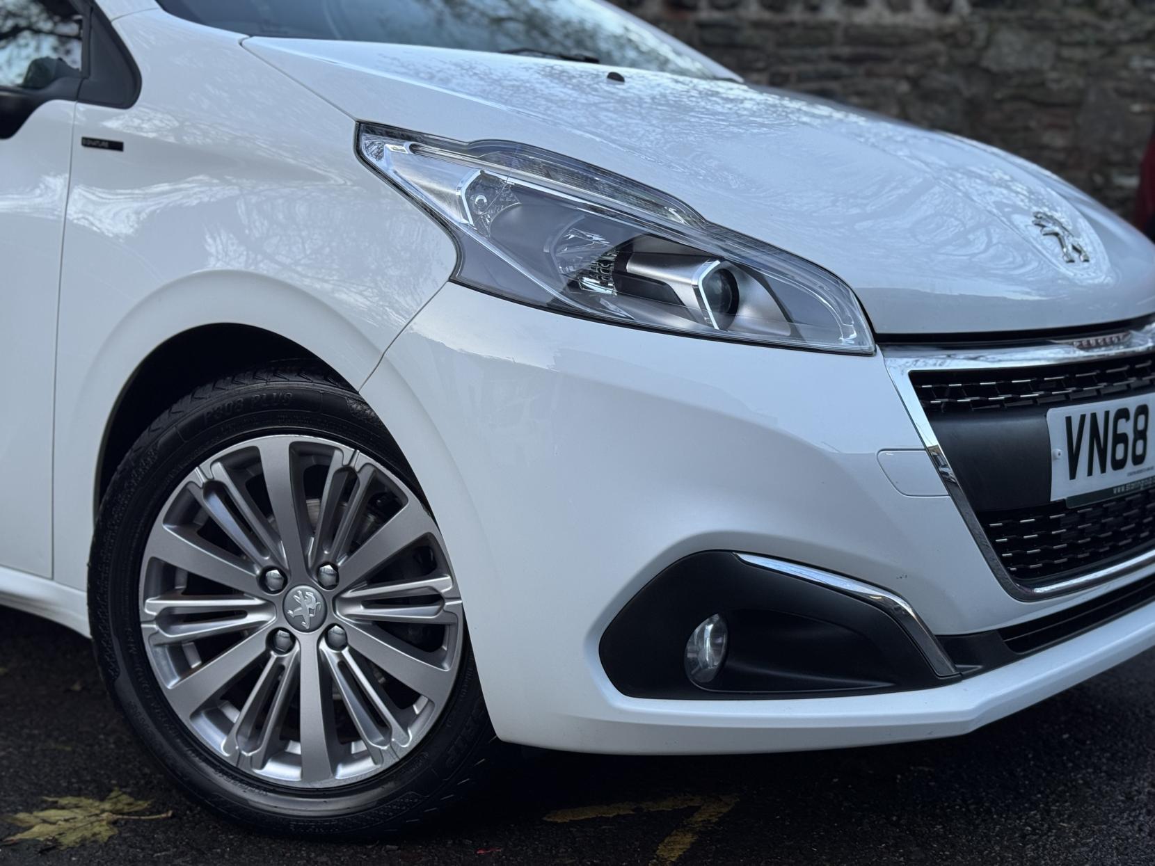 Peugeot 208 1.2 PureTech Signature Hatchback 5dr Petrol Manual Euro 6 (s/s) (82 ps)