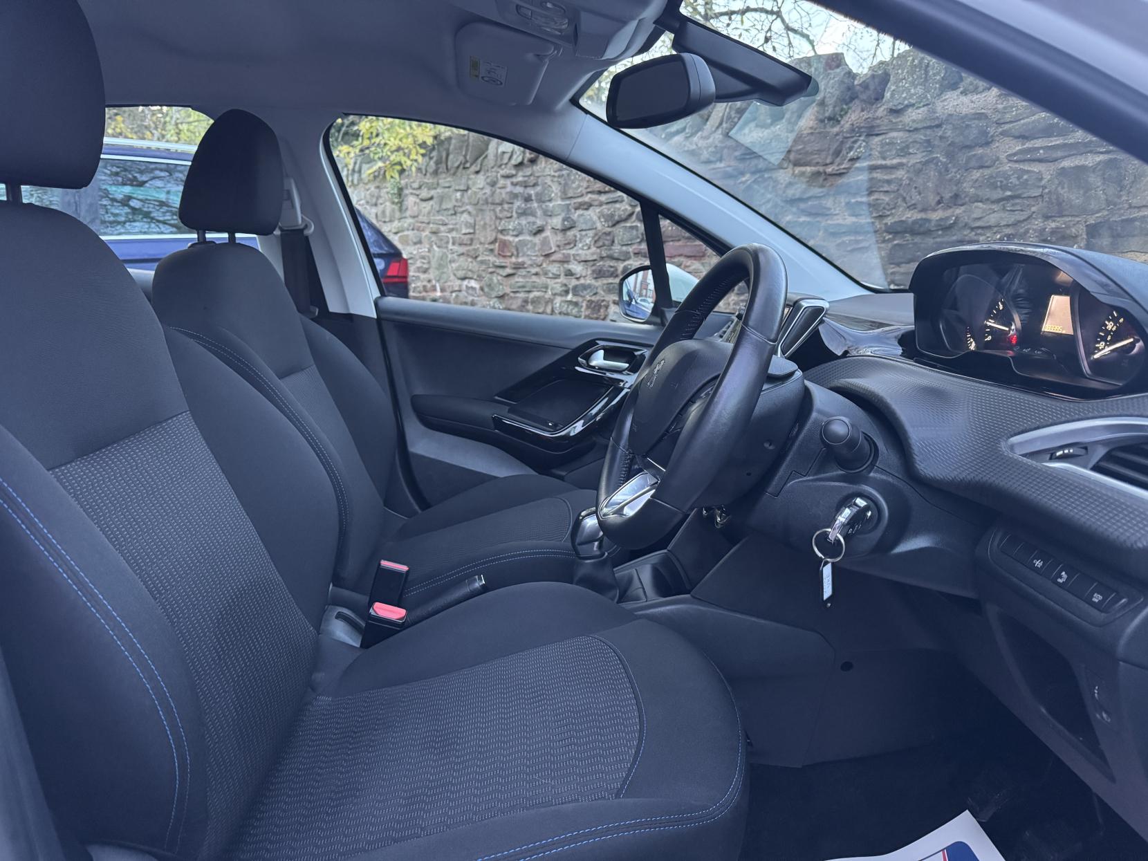 Peugeot 208 1.2 PureTech Signature Hatchback 5dr Petrol Manual Euro 6 (s/s) (82 ps)