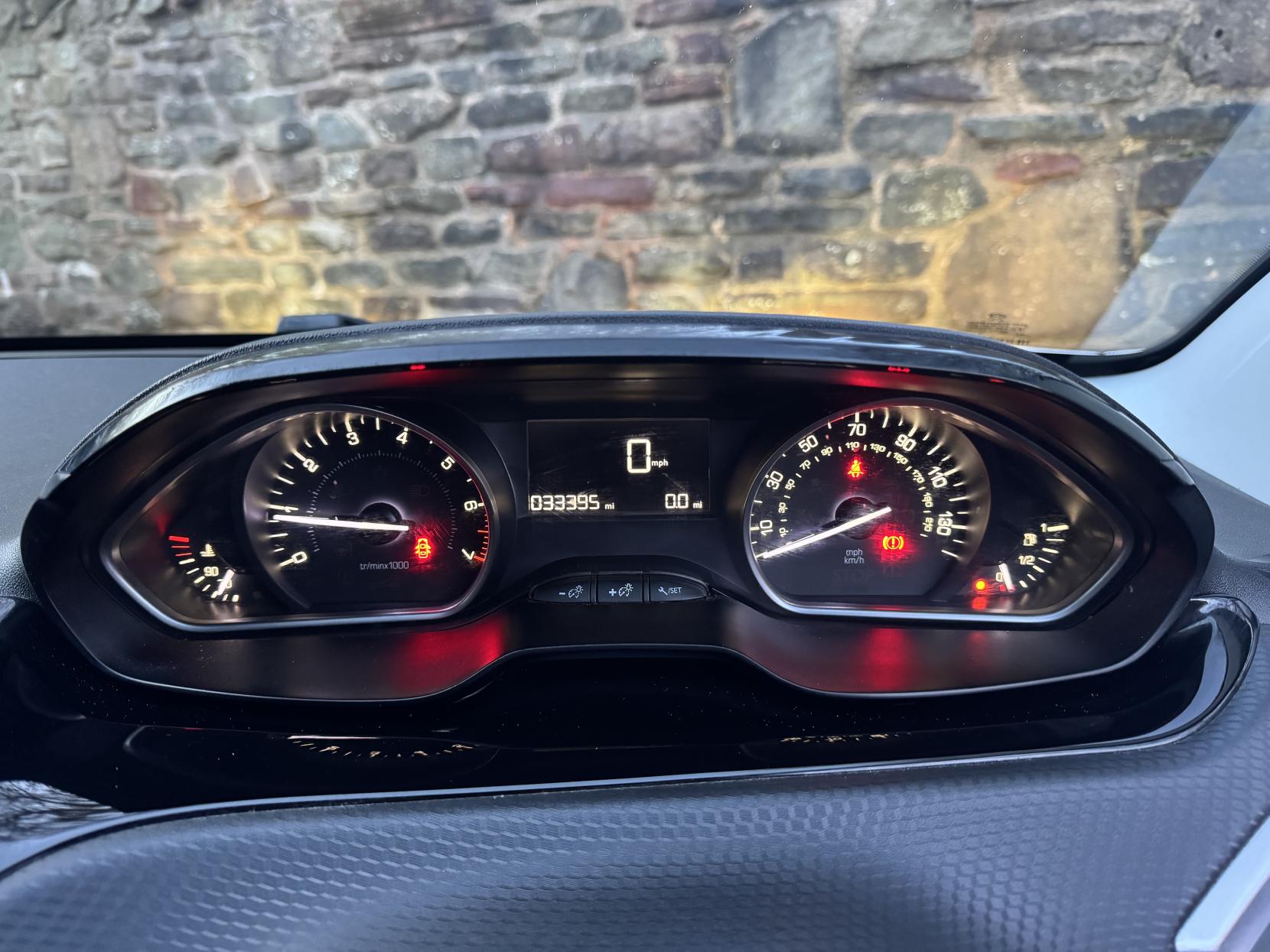 Peugeot 208 1.2 PureTech Signature Hatchback 5dr Petrol Manual Euro 6 (s/s) (82 ps)