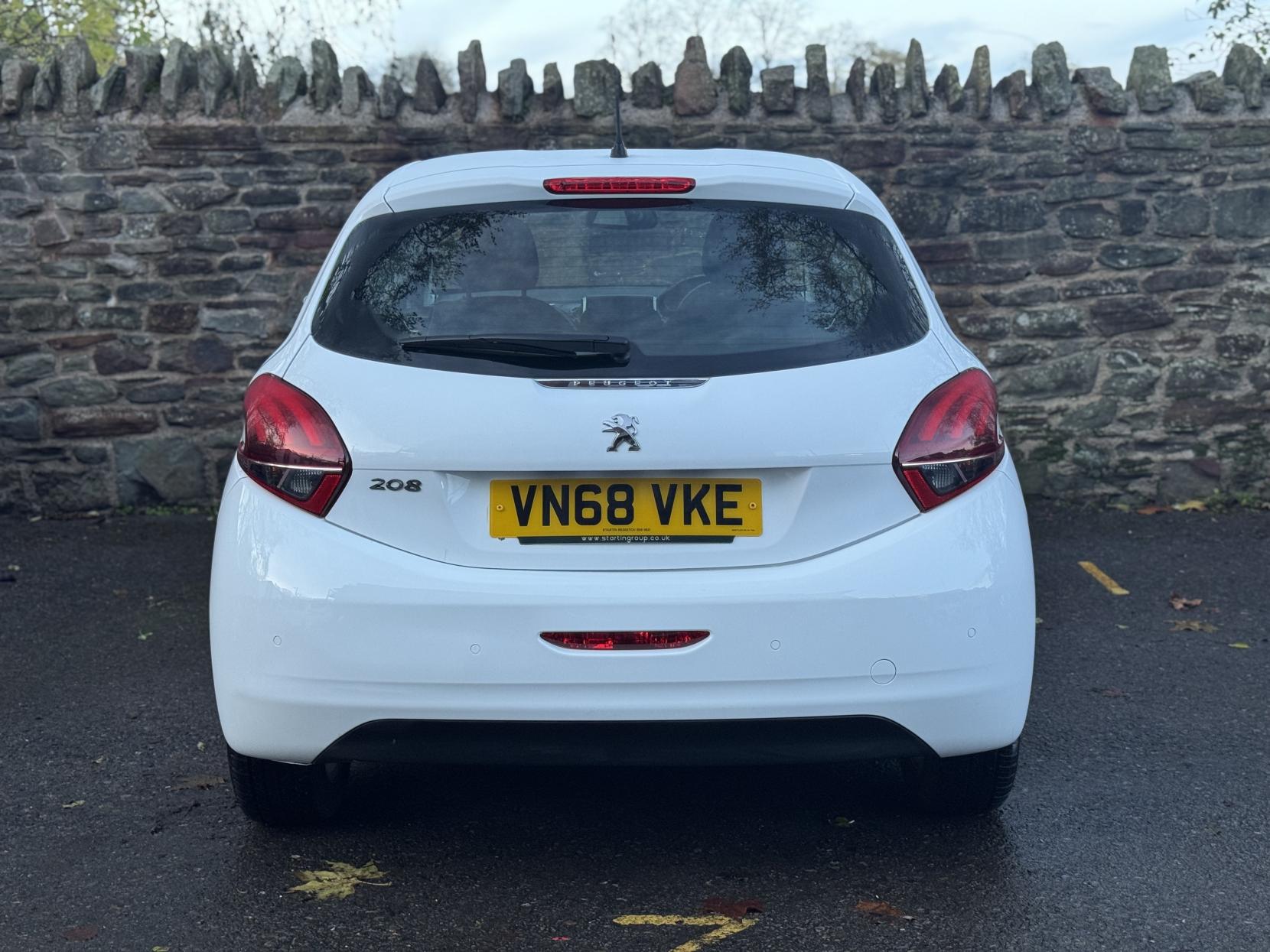 Peugeot 208 1.2 PureTech Signature Hatchback 5dr Petrol Manual Euro 6 (s/s) (82 ps)