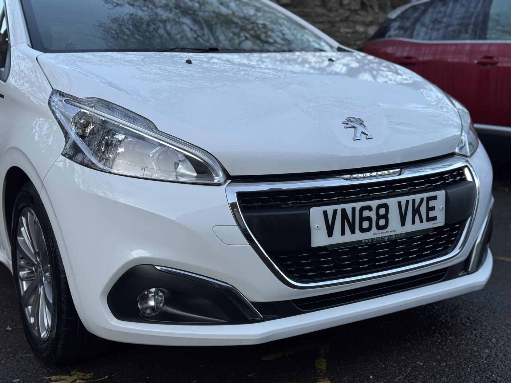 Peugeot 208 1.2 PureTech Signature Hatchback 5dr Petrol Manual Euro 6 (s/s) (82 ps)