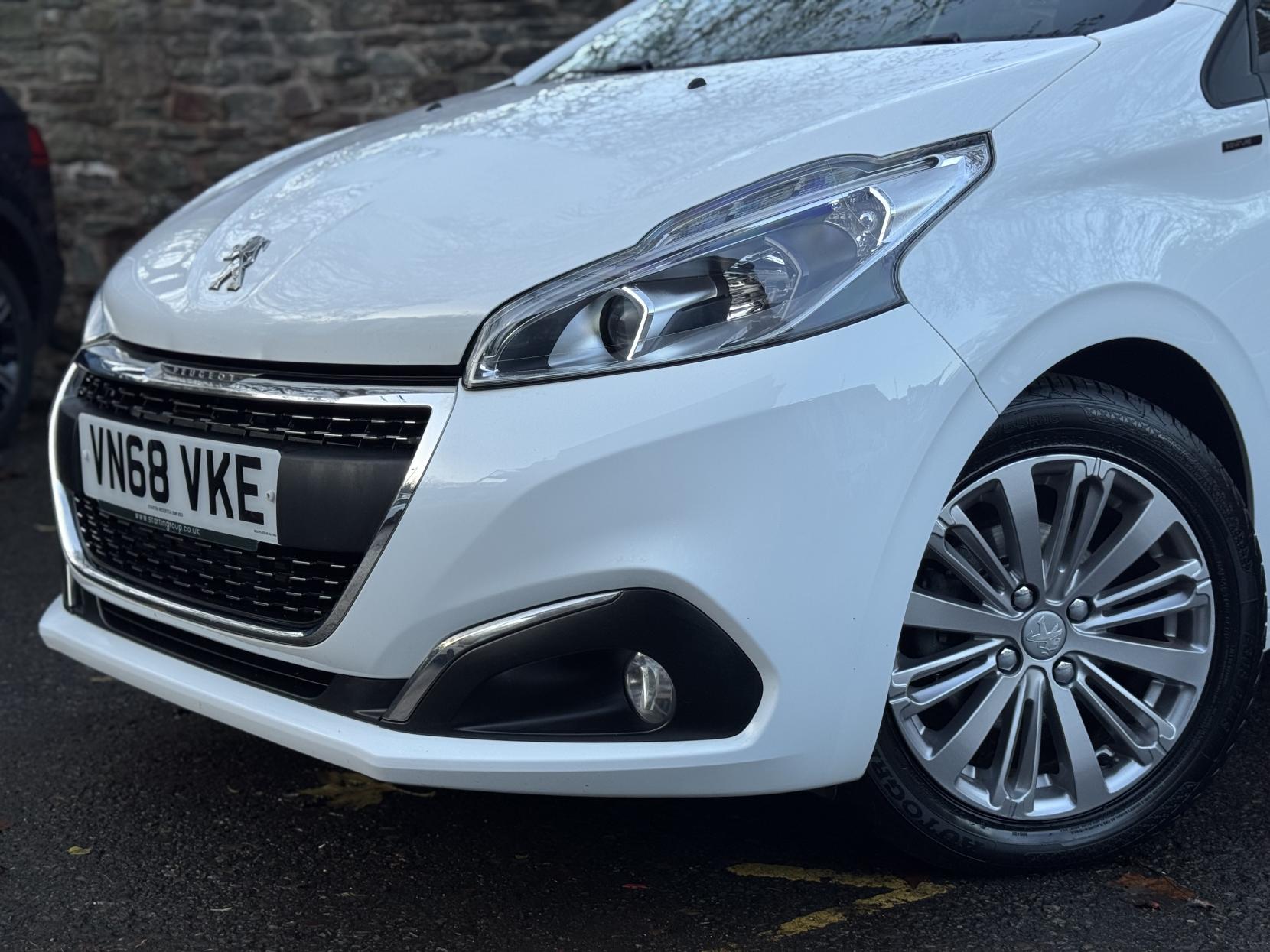 Peugeot 208 1.2 PureTech Signature Hatchback 5dr Petrol Manual Euro 6 (s/s) (82 ps)