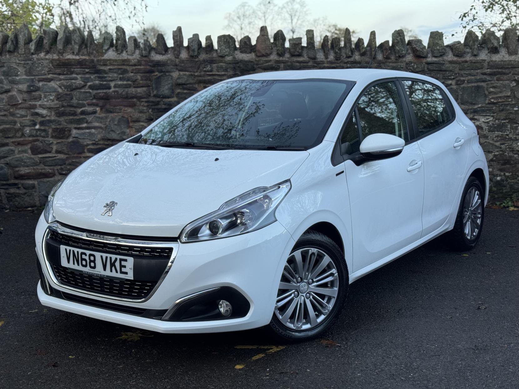Peugeot 208 1.2 PureTech Signature Hatchback 5dr Petrol Manual Euro 6 (s/s) (82 ps)