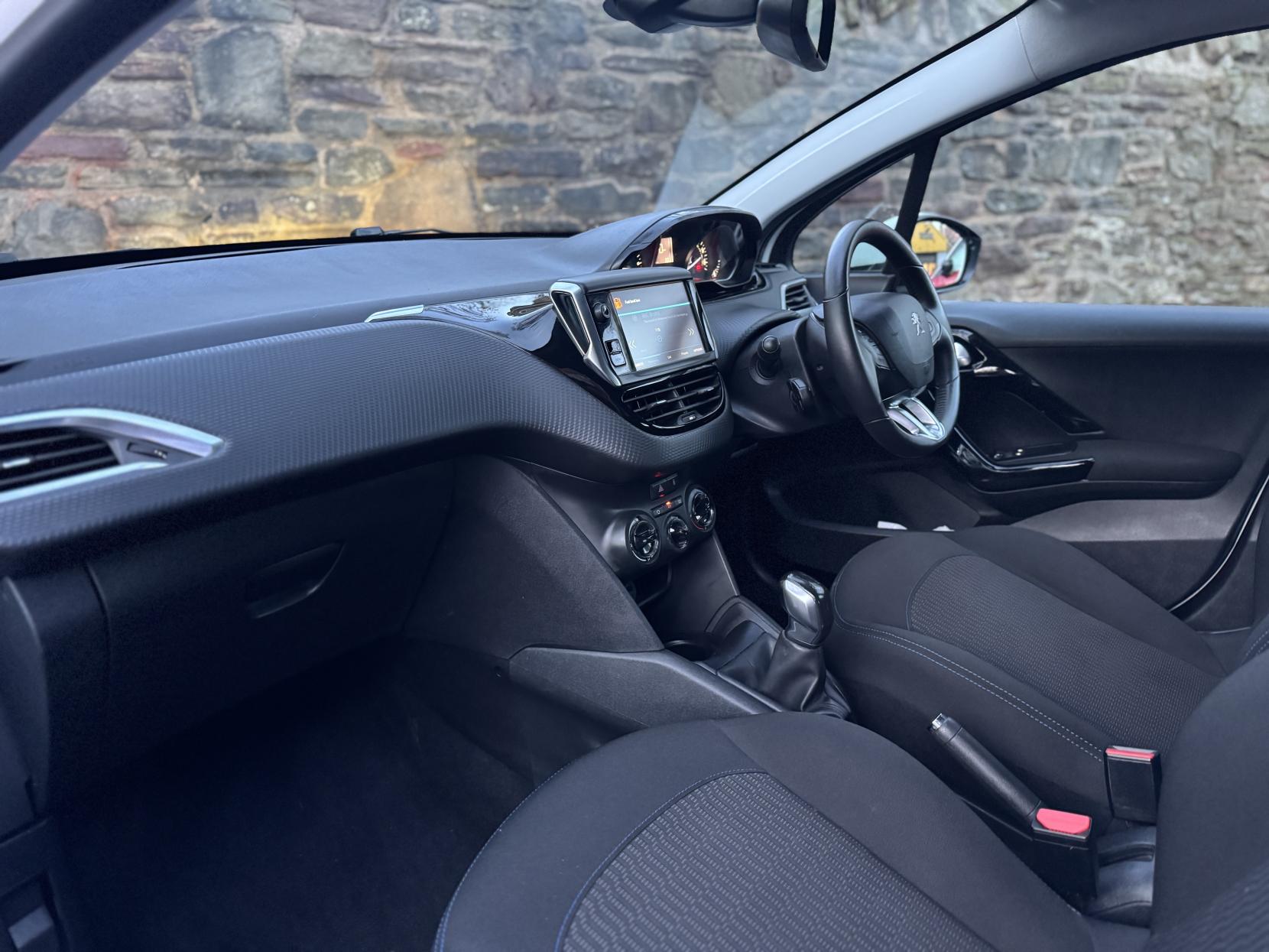 Peugeot 208 1.2 PureTech Signature Hatchback 5dr Petrol Manual Euro 6 (s/s) (82 ps)