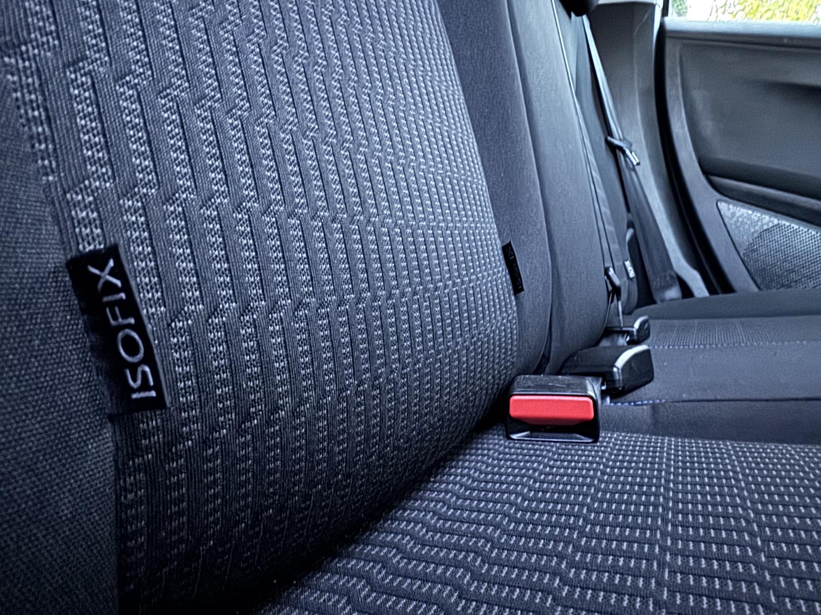 Peugeot 208 1.2 PureTech Signature Hatchback 5dr Petrol Manual Euro 6 (s/s) (82 ps)