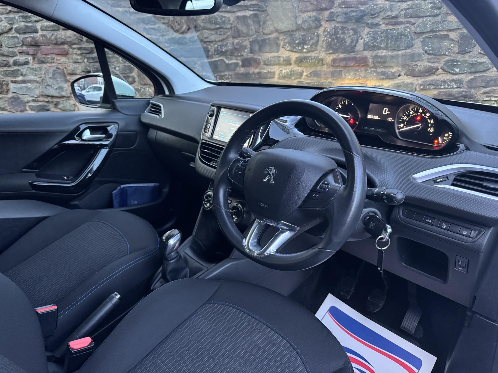 Peugeot 208 1.2 PureTech Signature Hatchback 5dr Petrol Manual Euro 6 (s/s) (82 ps)