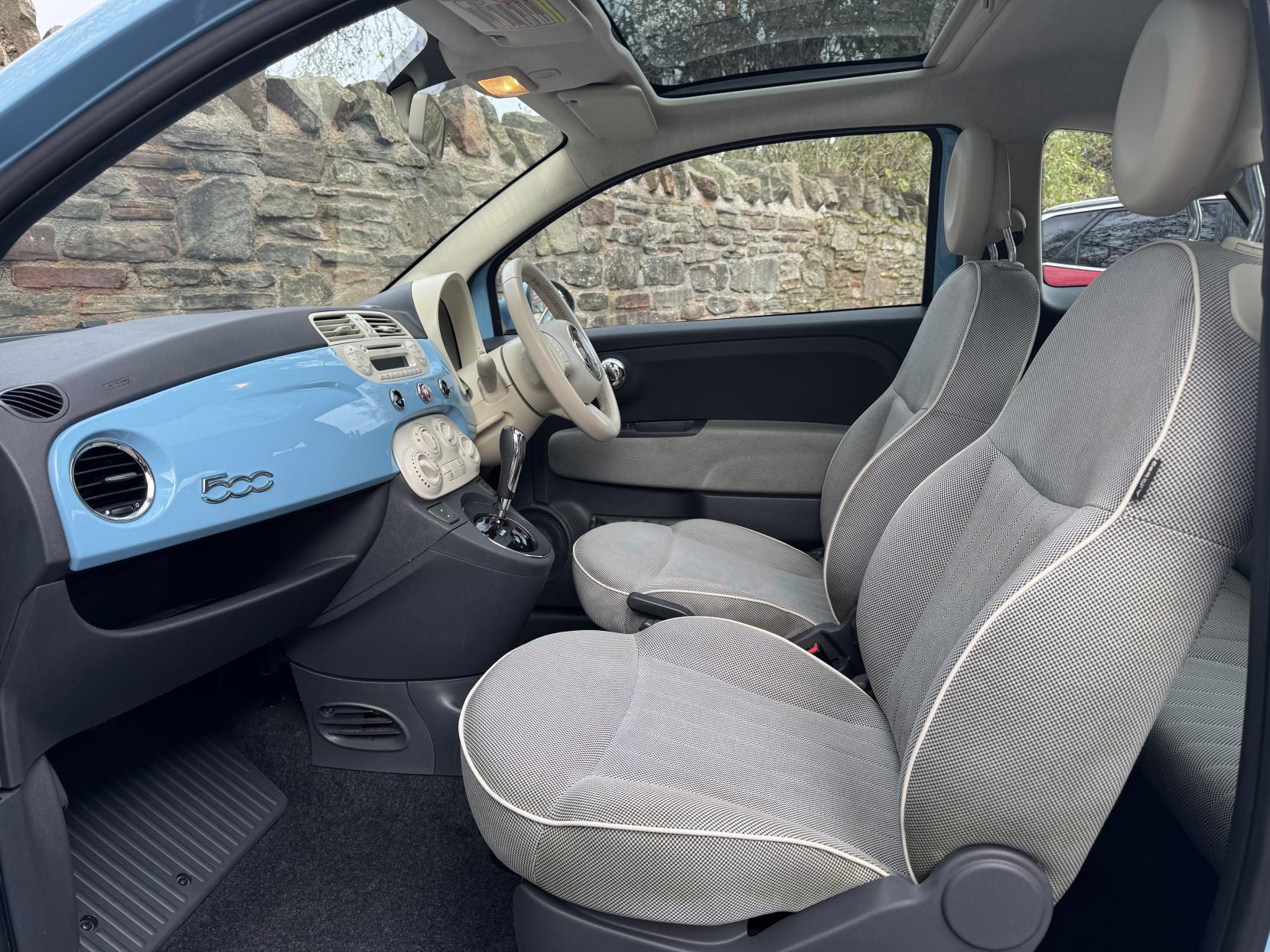 Fiat 500 1.2 Lounge Hatchback 3dr Petrol Dualogic Euro 4 (69 bhp)