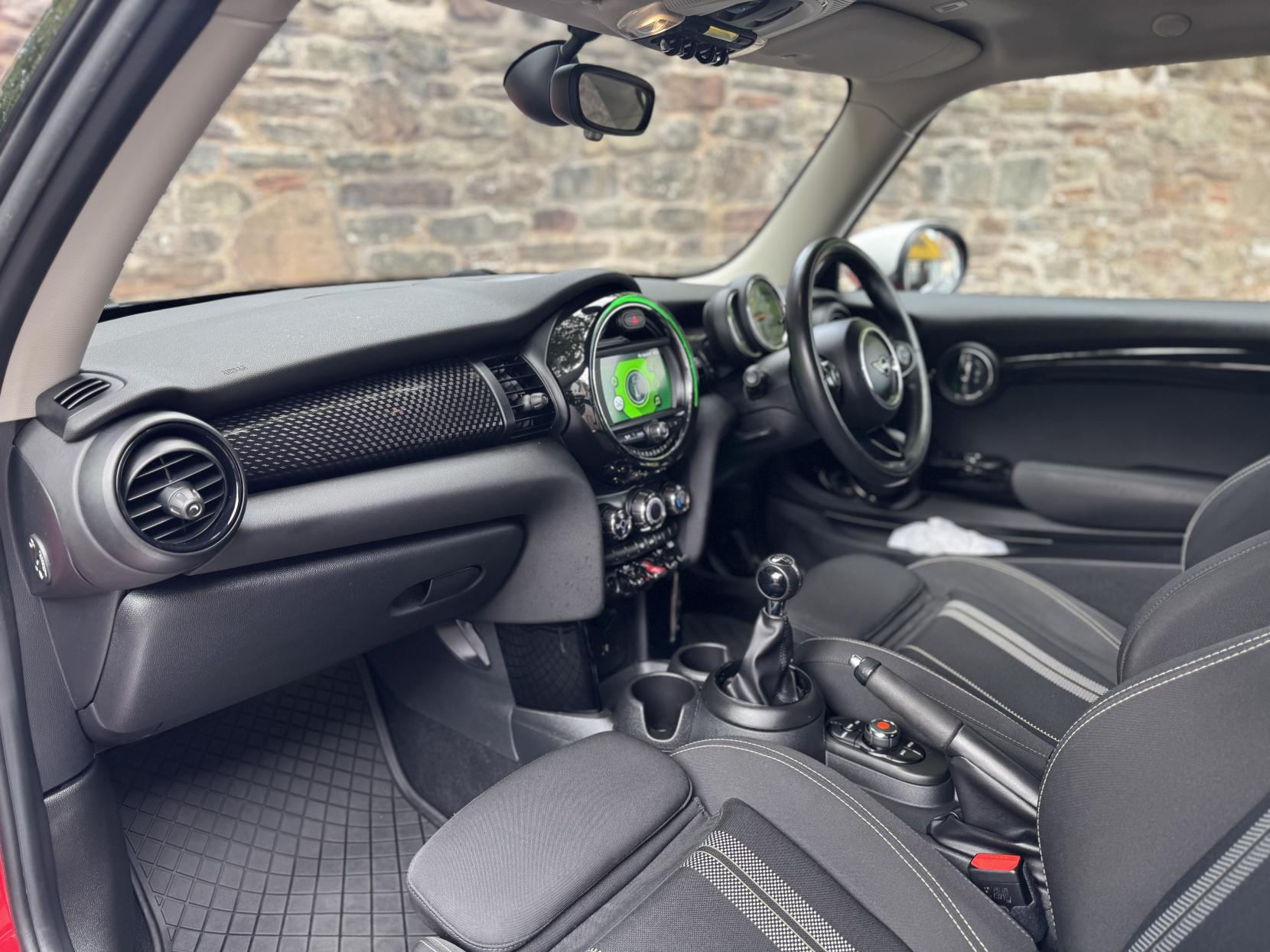 MINI Hatch 2.0 Cooper S Classic Hatchback 3dr Petrol Manual Euro 6 (s/s) (192 ps)