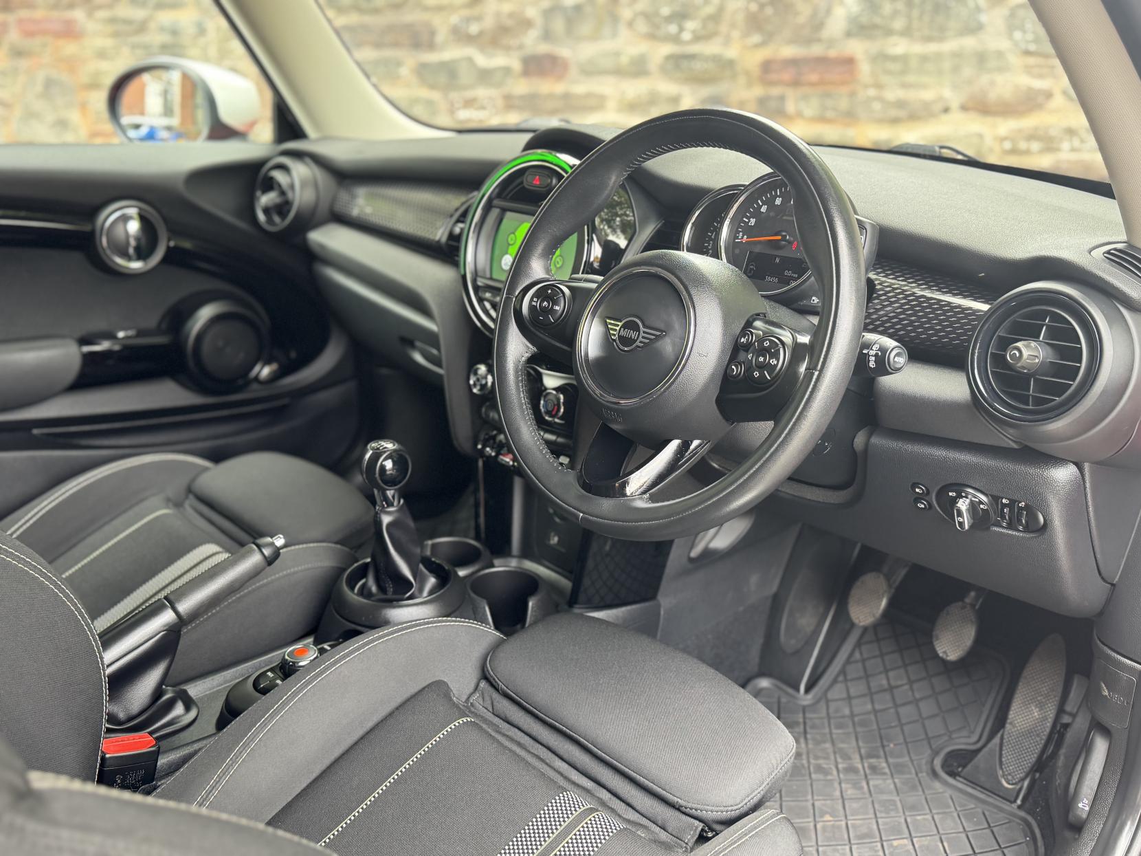 MINI Hatch 2.0 Cooper S Classic Hatchback 3dr Petrol Manual Euro 6 (s/s) (192 ps)