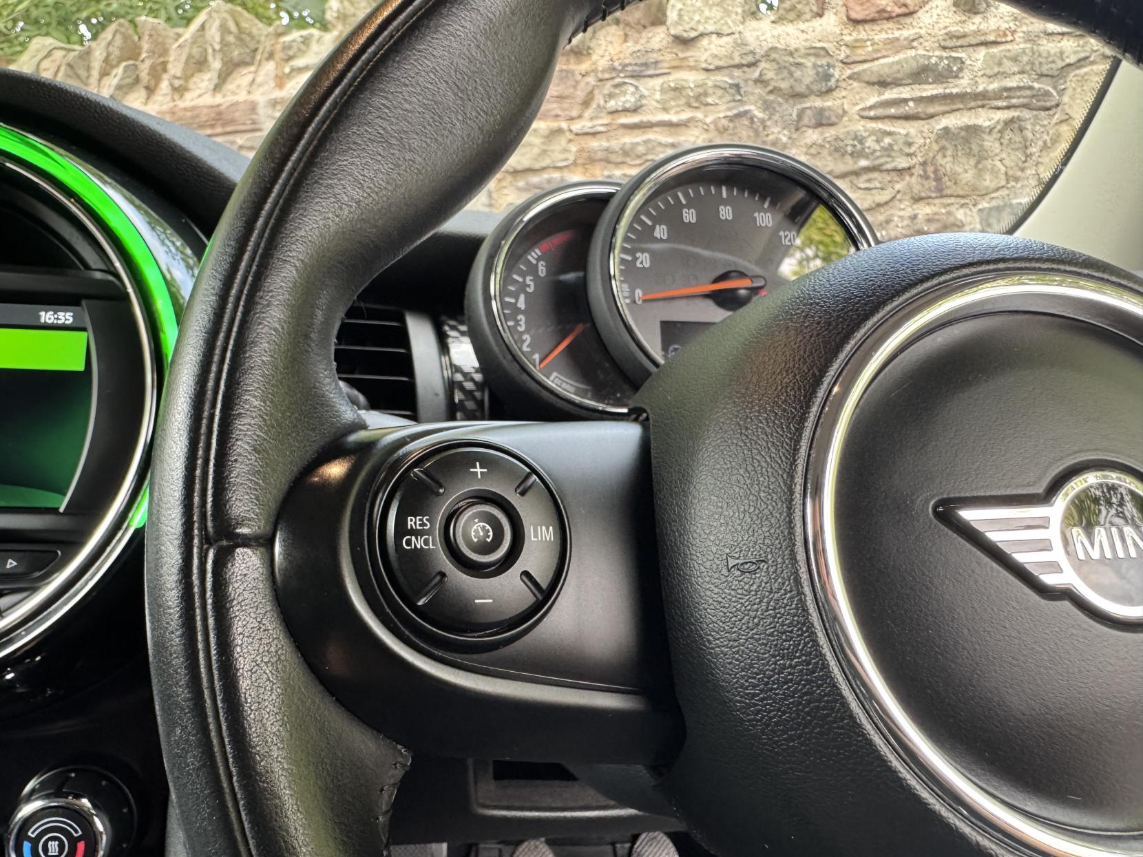 MINI Hatch 2.0 Cooper S Classic Hatchback 3dr Petrol Manual Euro 6 (s/s) (192 ps)