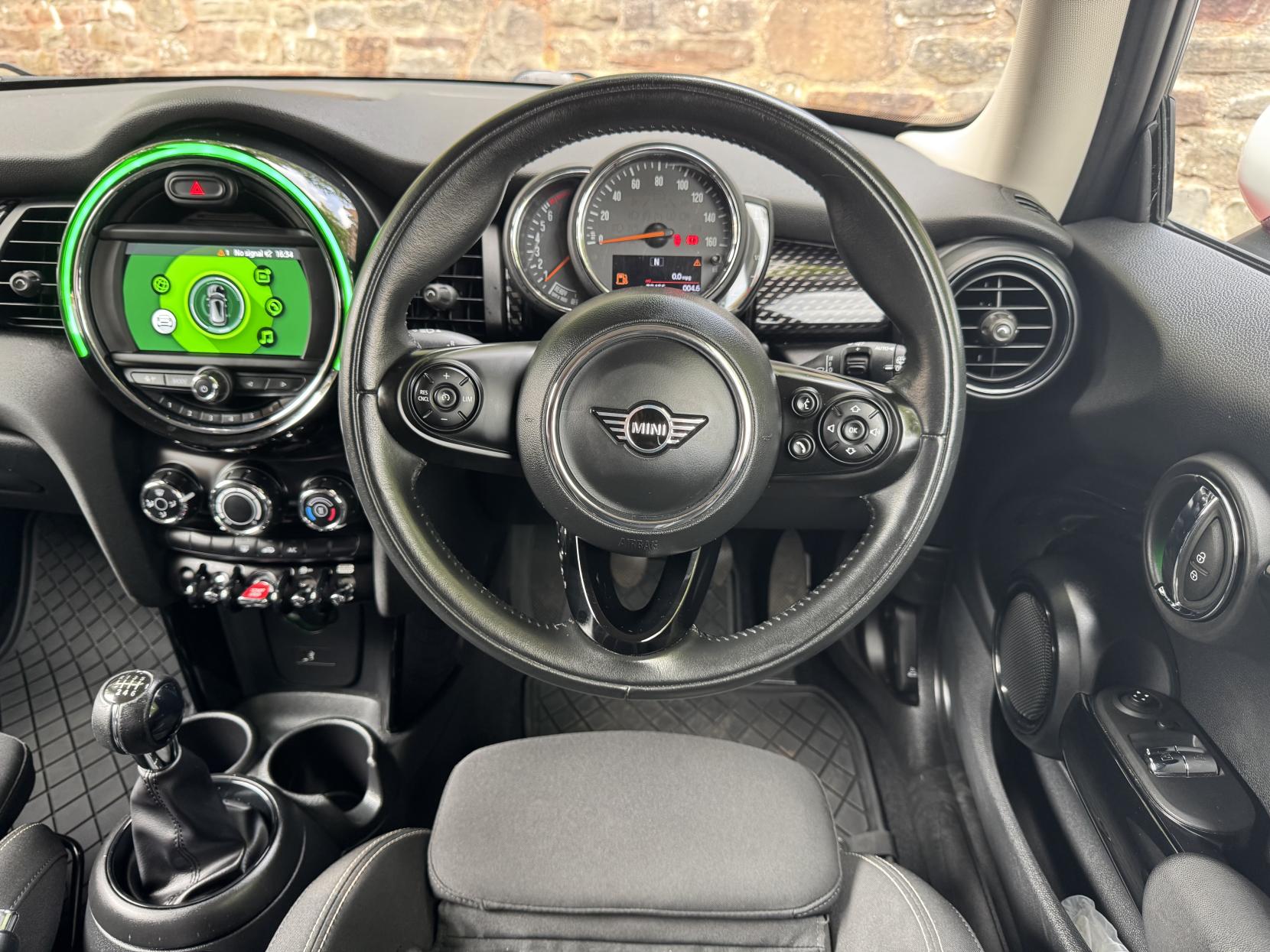 MINI Hatch 2.0 Cooper S Classic Hatchback 3dr Petrol Manual Euro 6 (s/s) (192 ps)